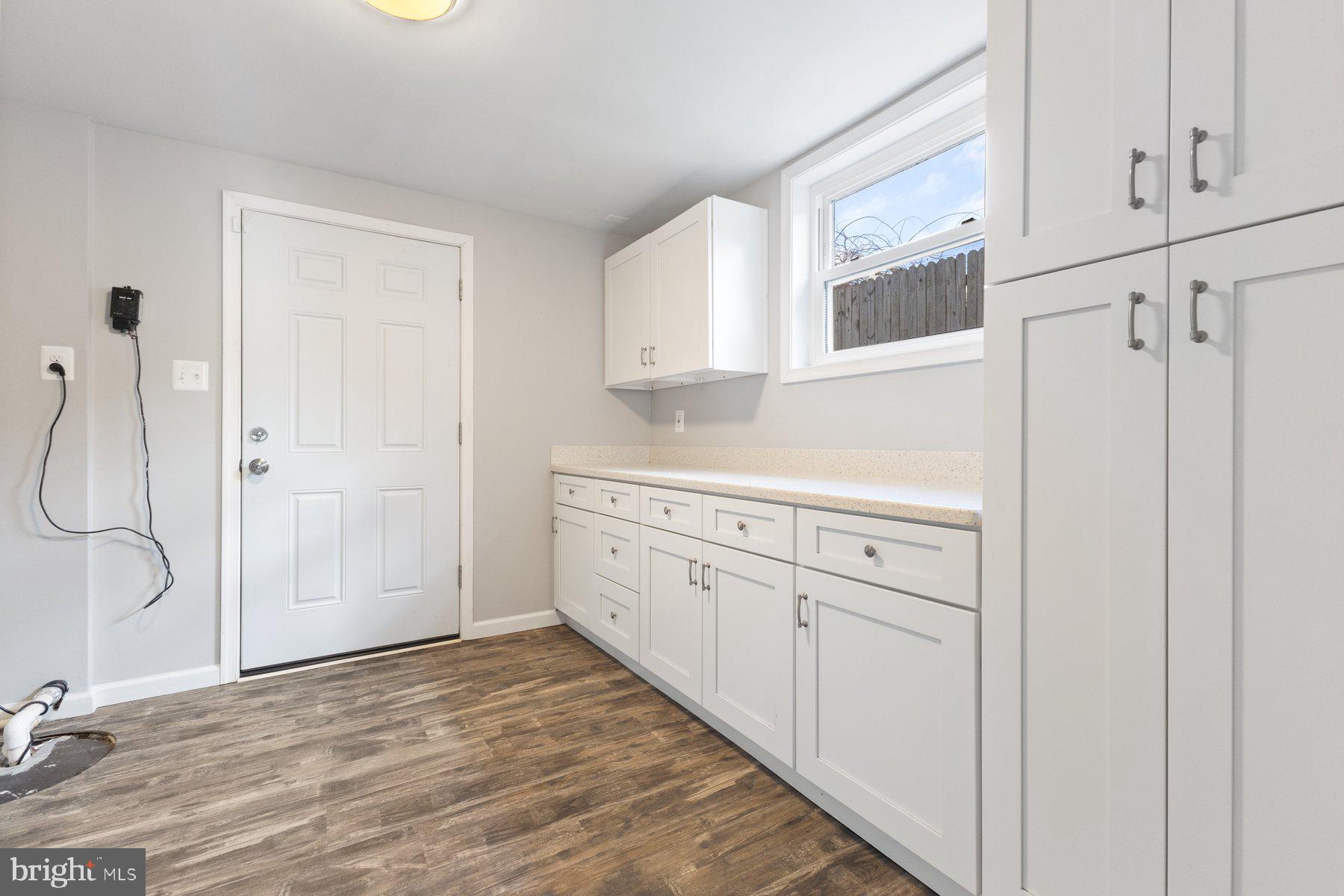 302 W JUNIPER AVENUE