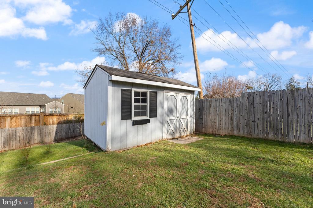 302 W JUNIPER AVENUE
