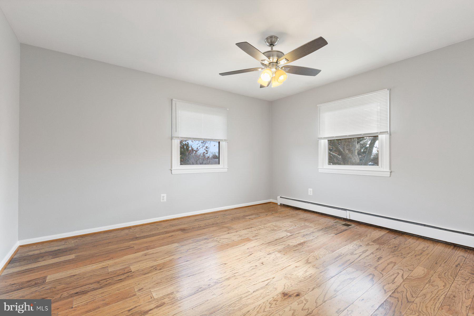 302 W JUNIPER AVENUE