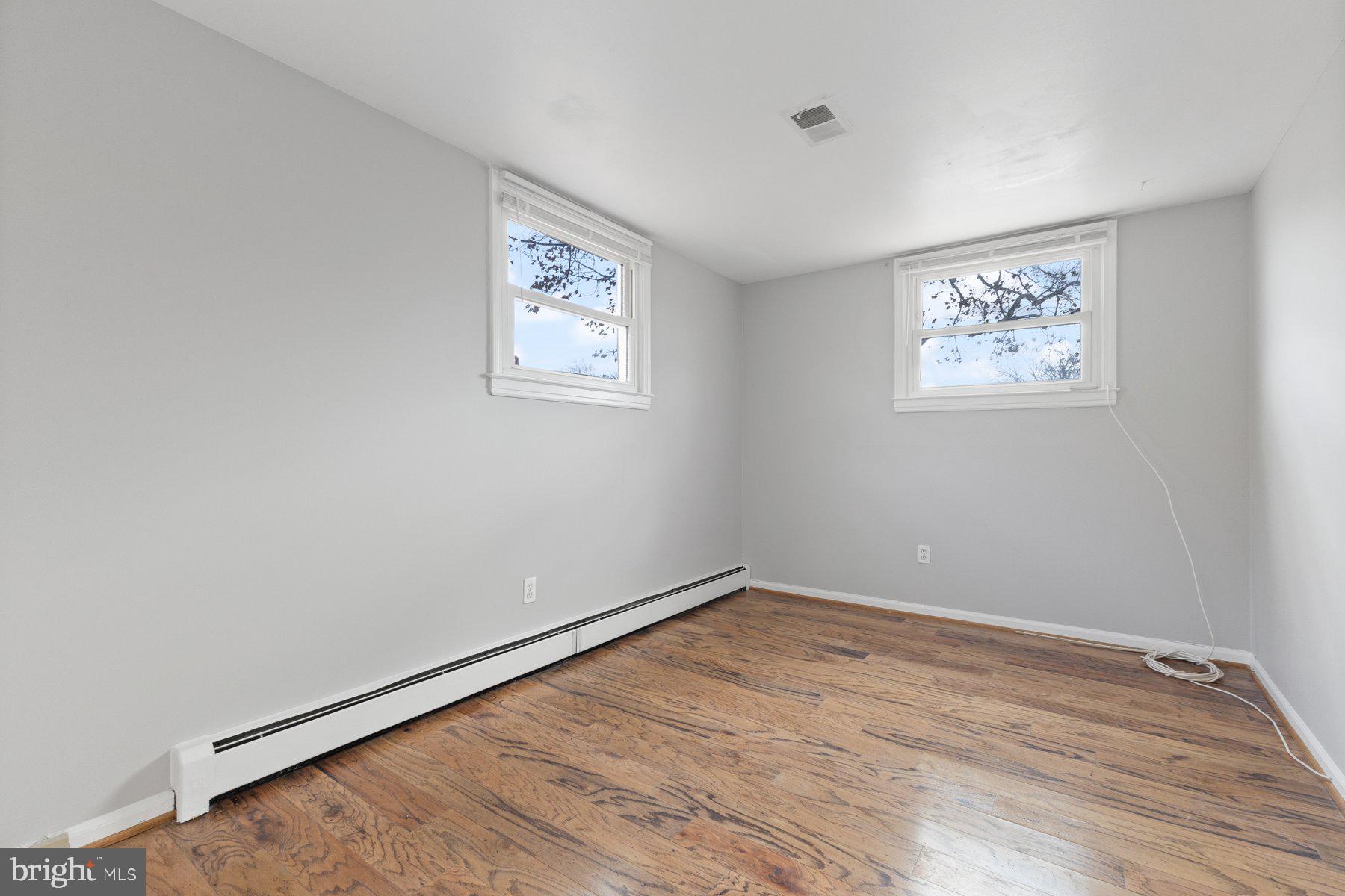 302 W JUNIPER AVENUE