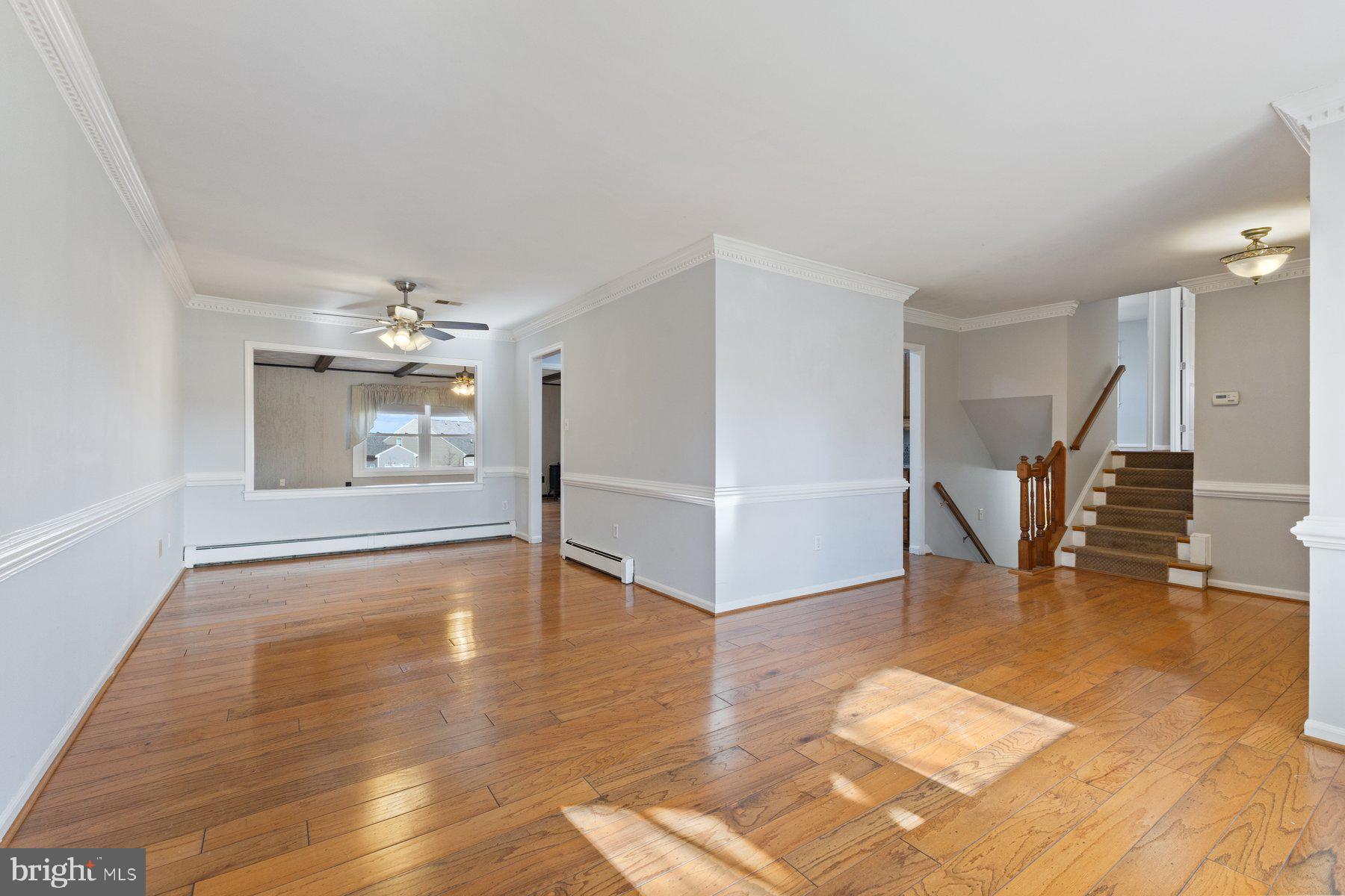 302 W JUNIPER AVENUE