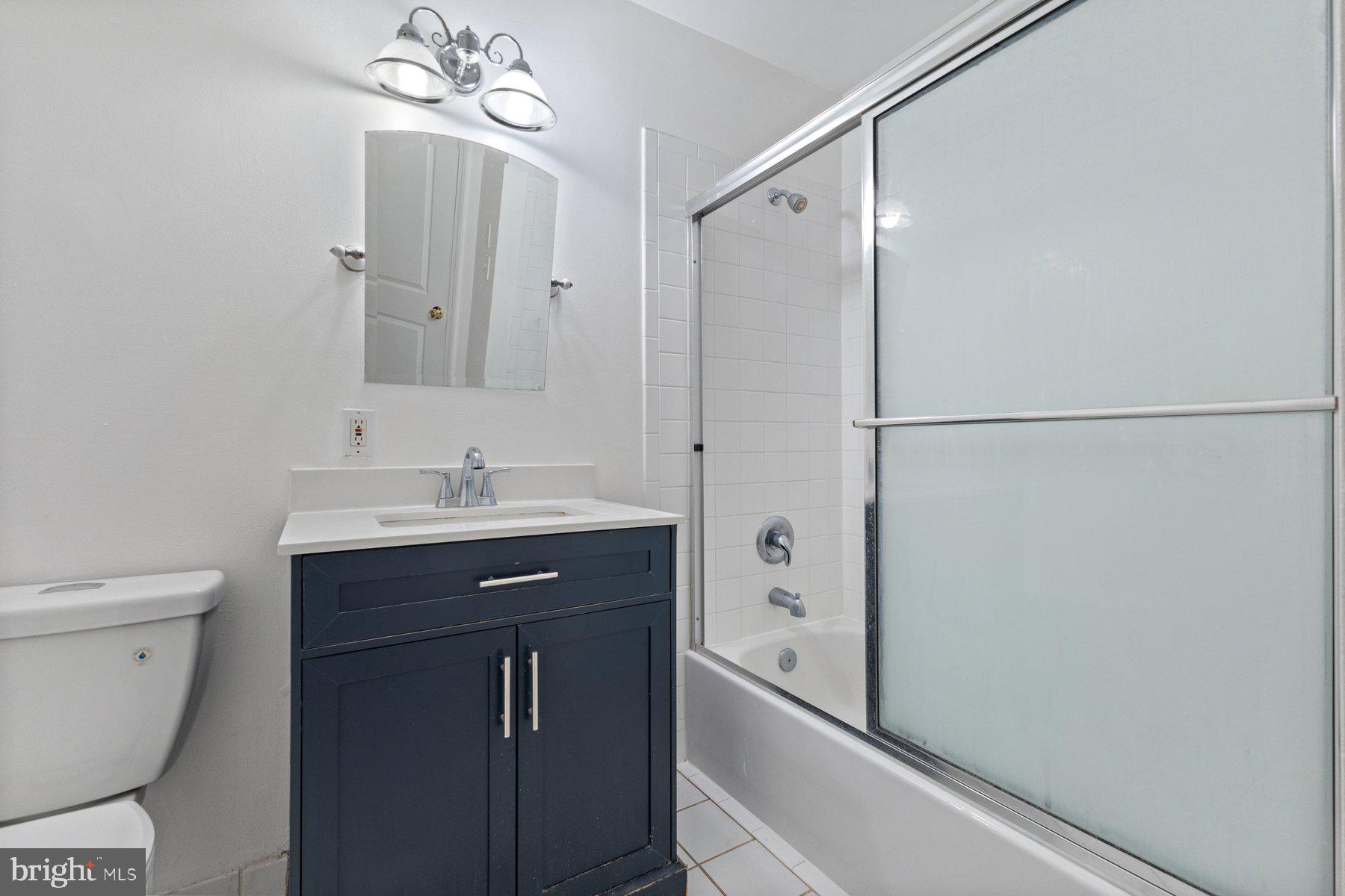 302 W JUNIPER AVENUE