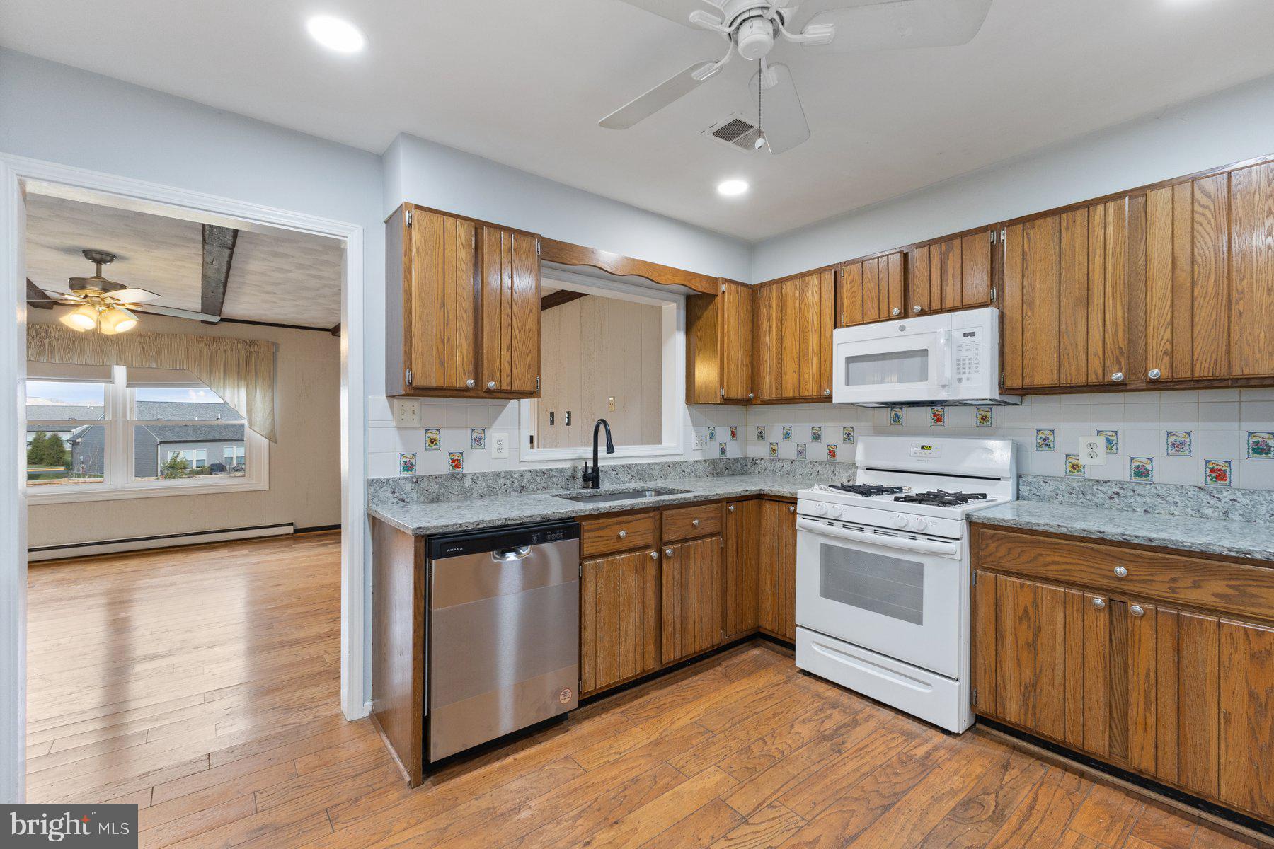 302 W JUNIPER AVENUE