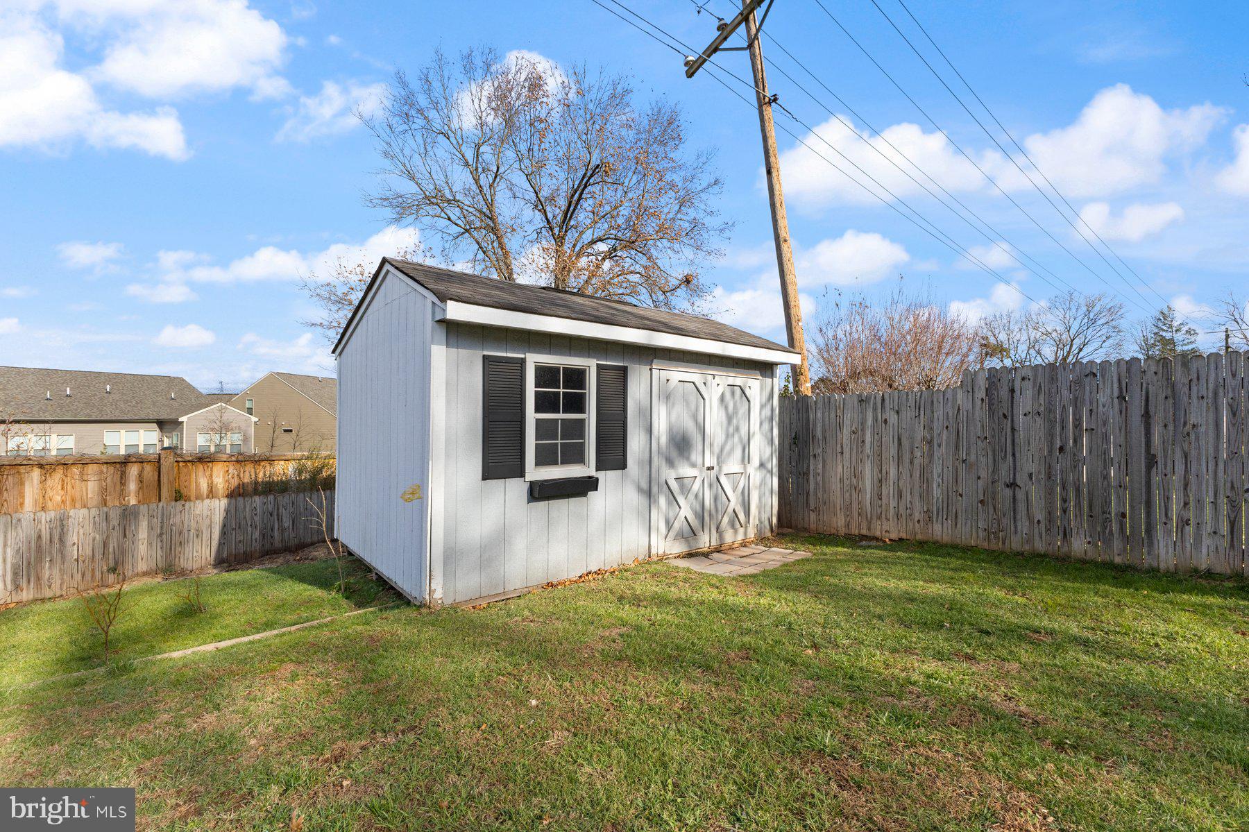 302 W JUNIPER AVENUE