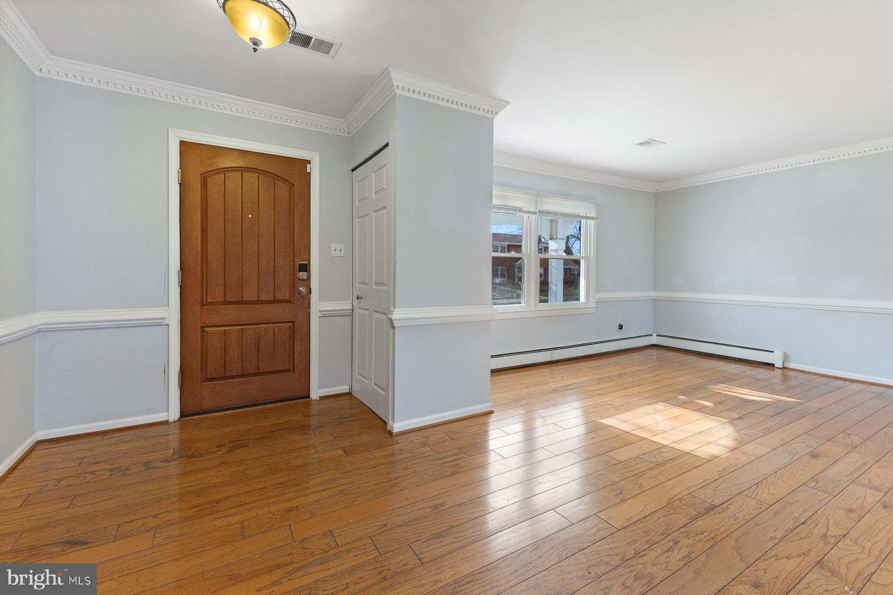 302 W JUNIPER AVENUE