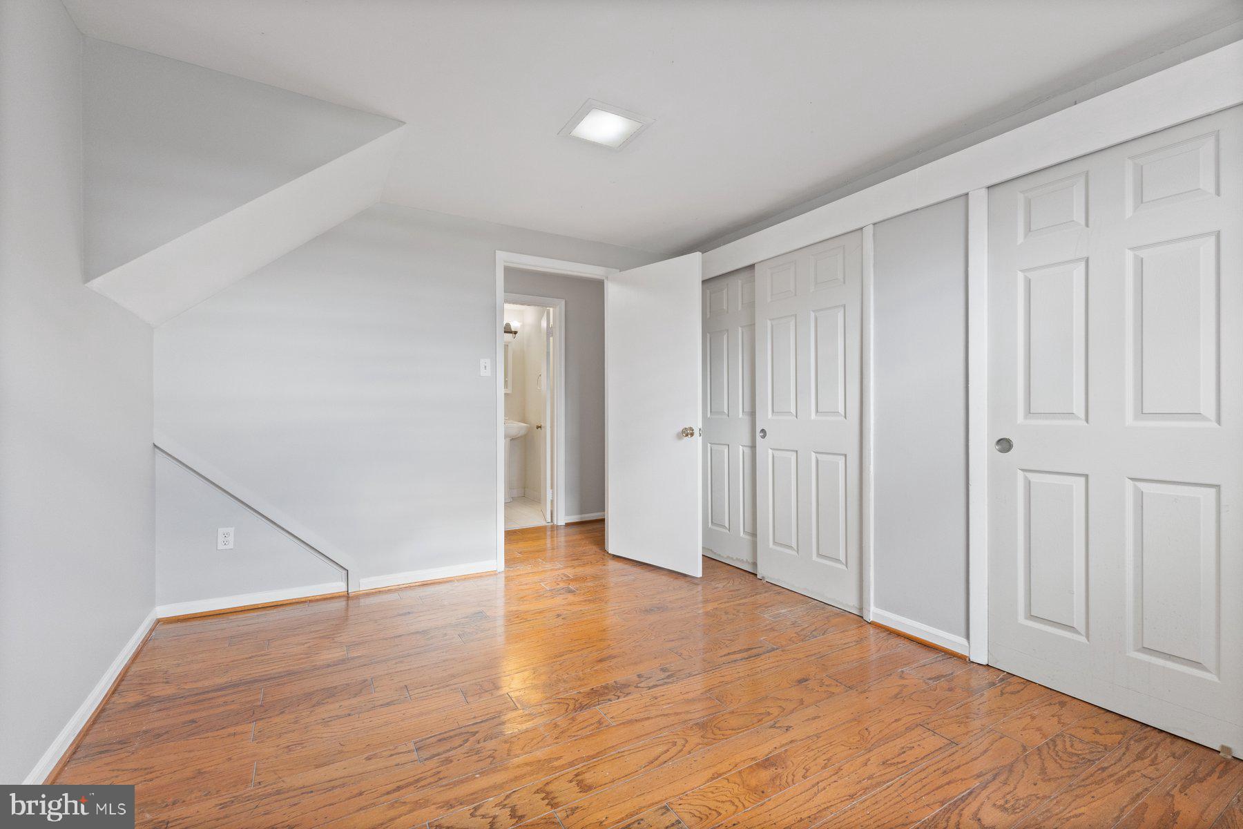 302 W JUNIPER AVENUE