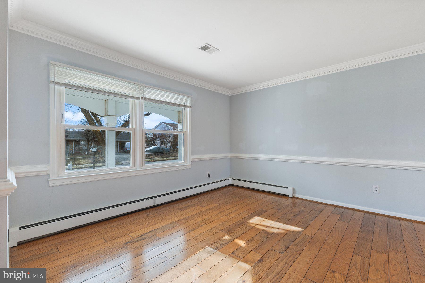 302 W JUNIPER AVENUE