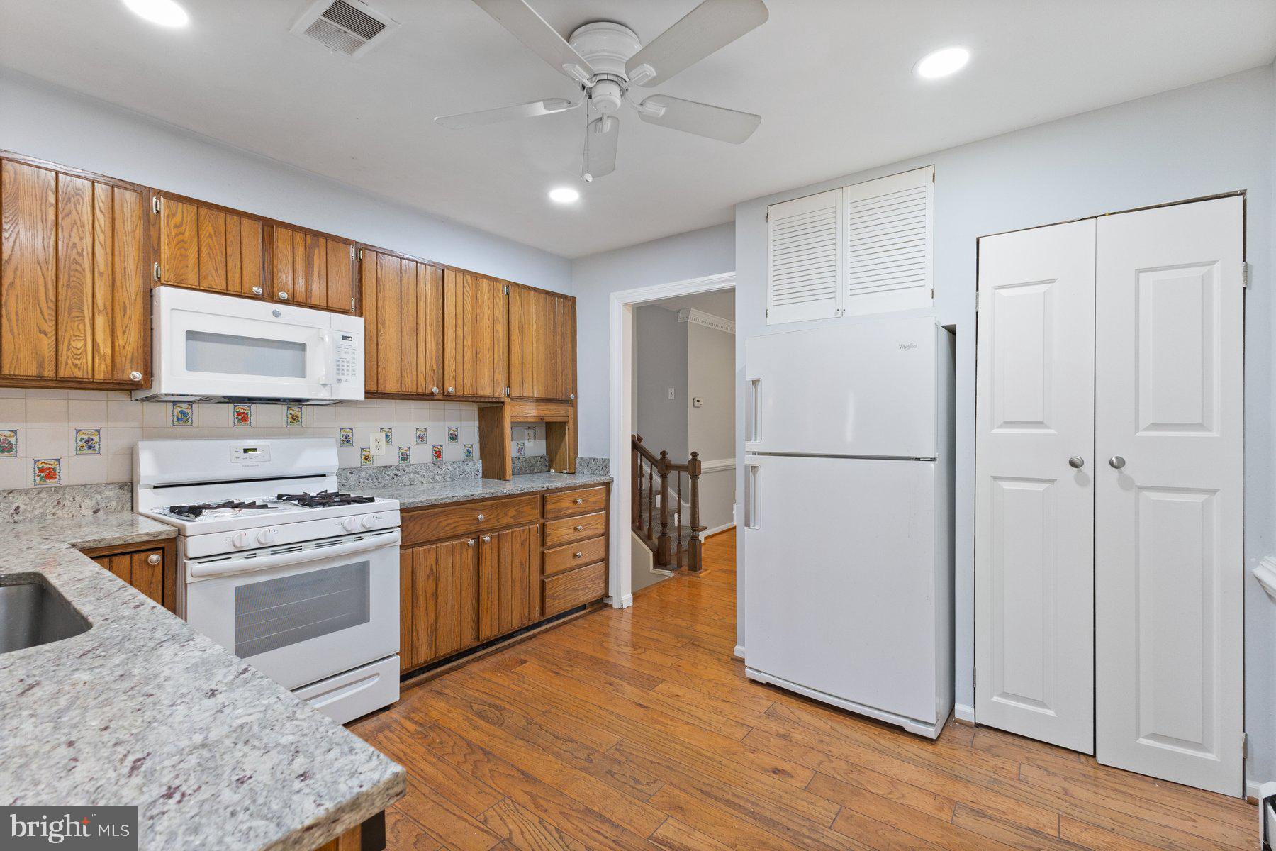 302 W JUNIPER AVENUE