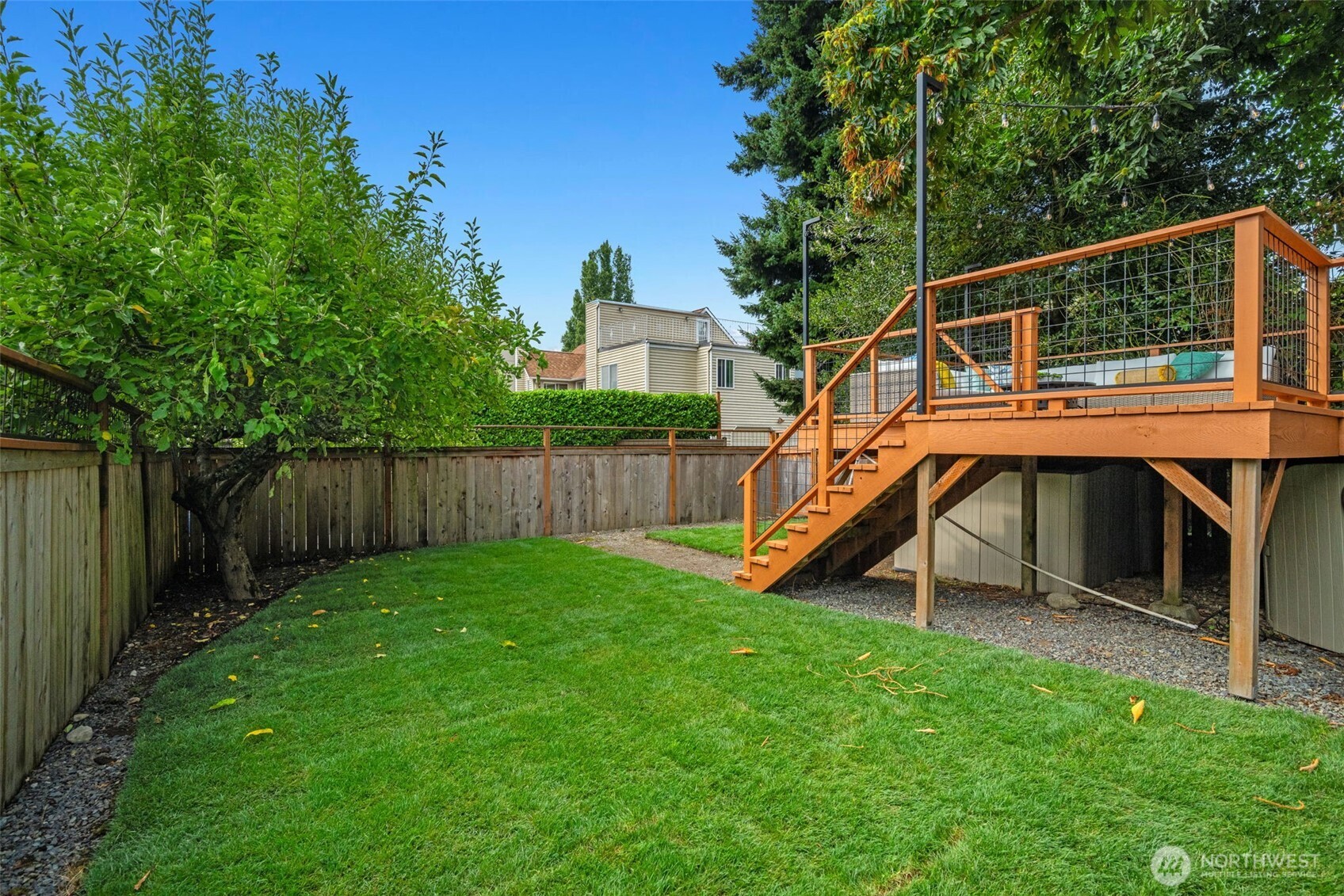 4737 34th Ave NE