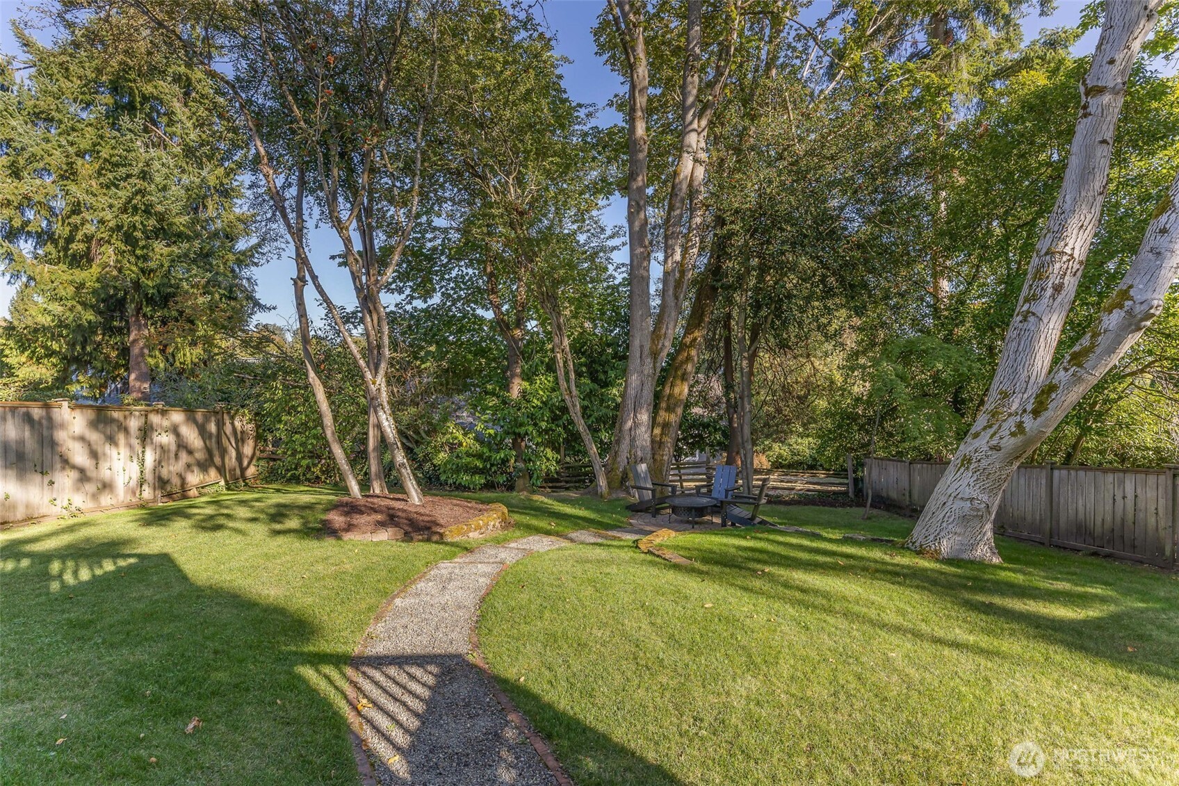 5716 38th Ave NE