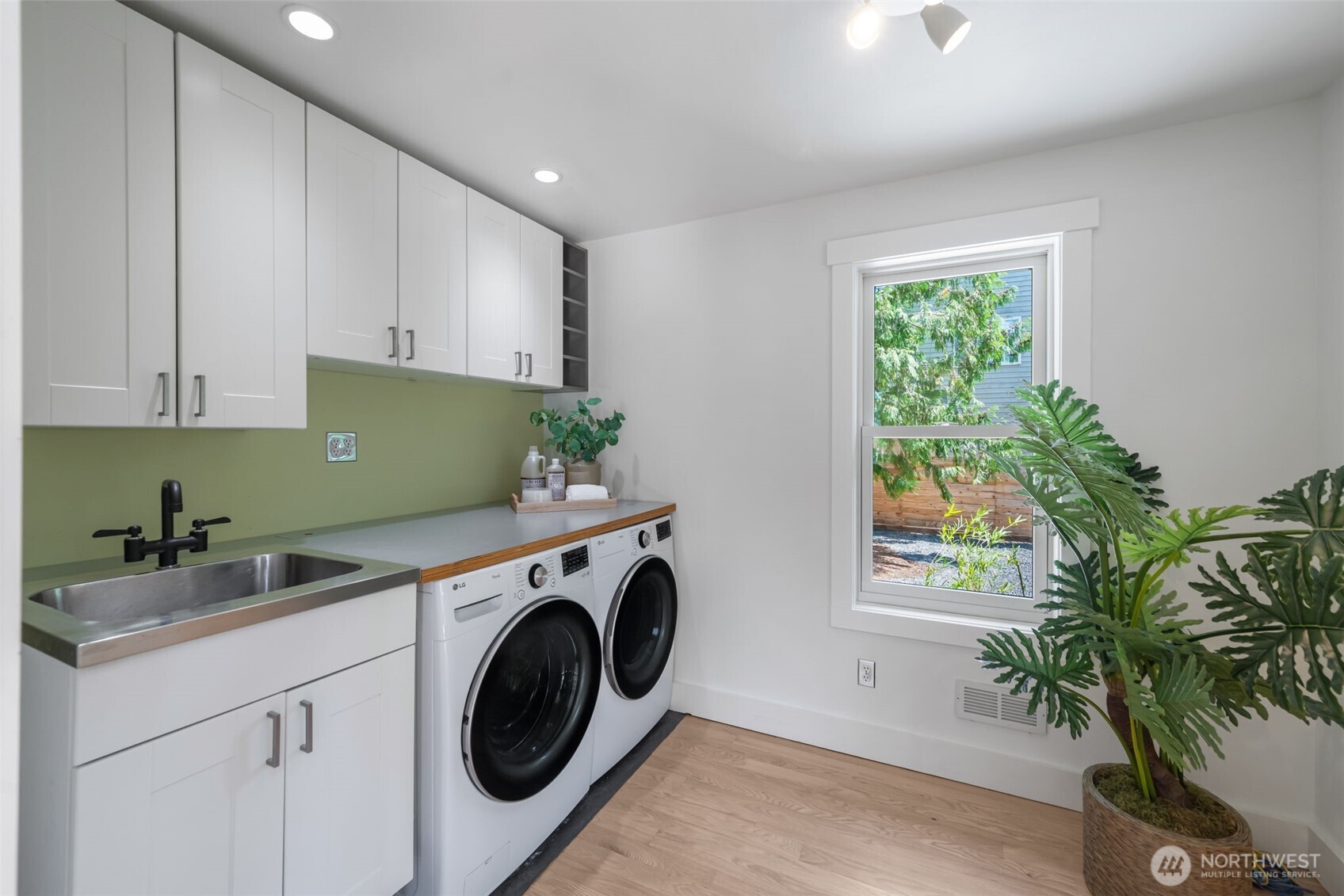 3033 NE 92nd Street