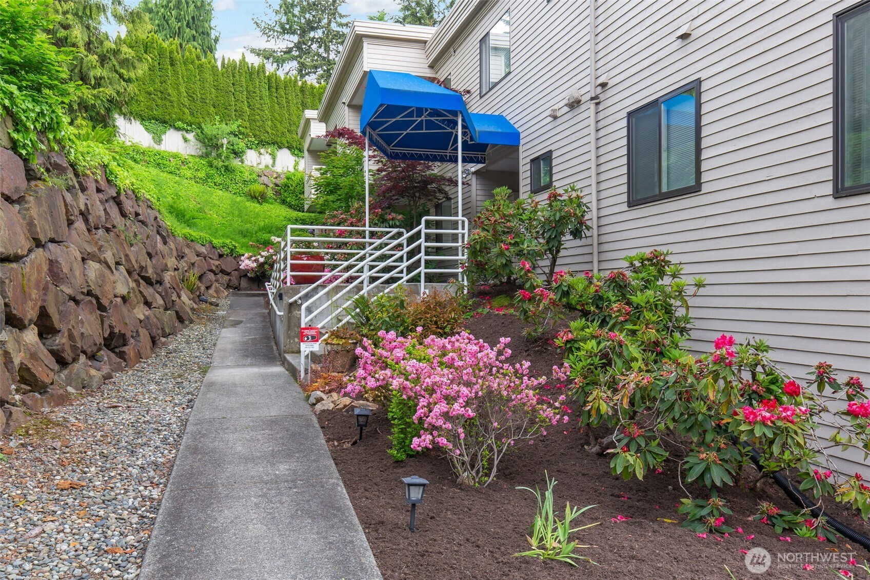 5225 50th Avenue NE Unit: 204