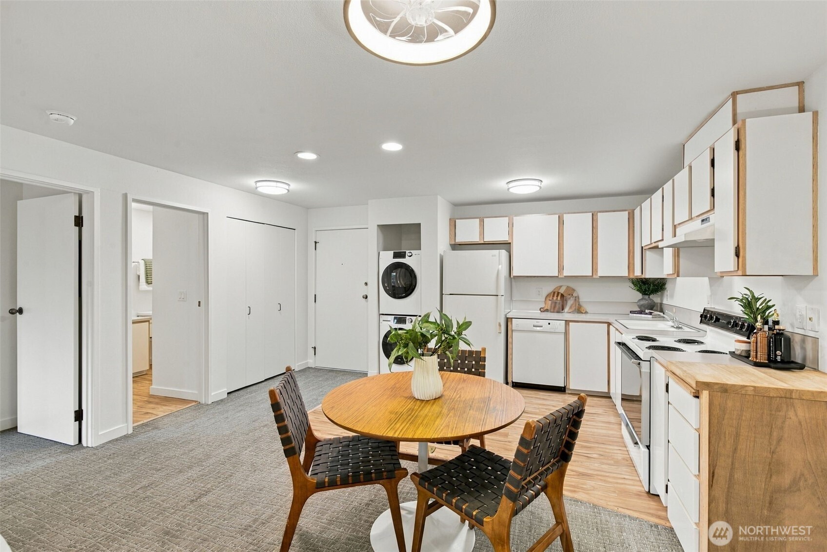 5225 50th Avenue NE Unit: 204