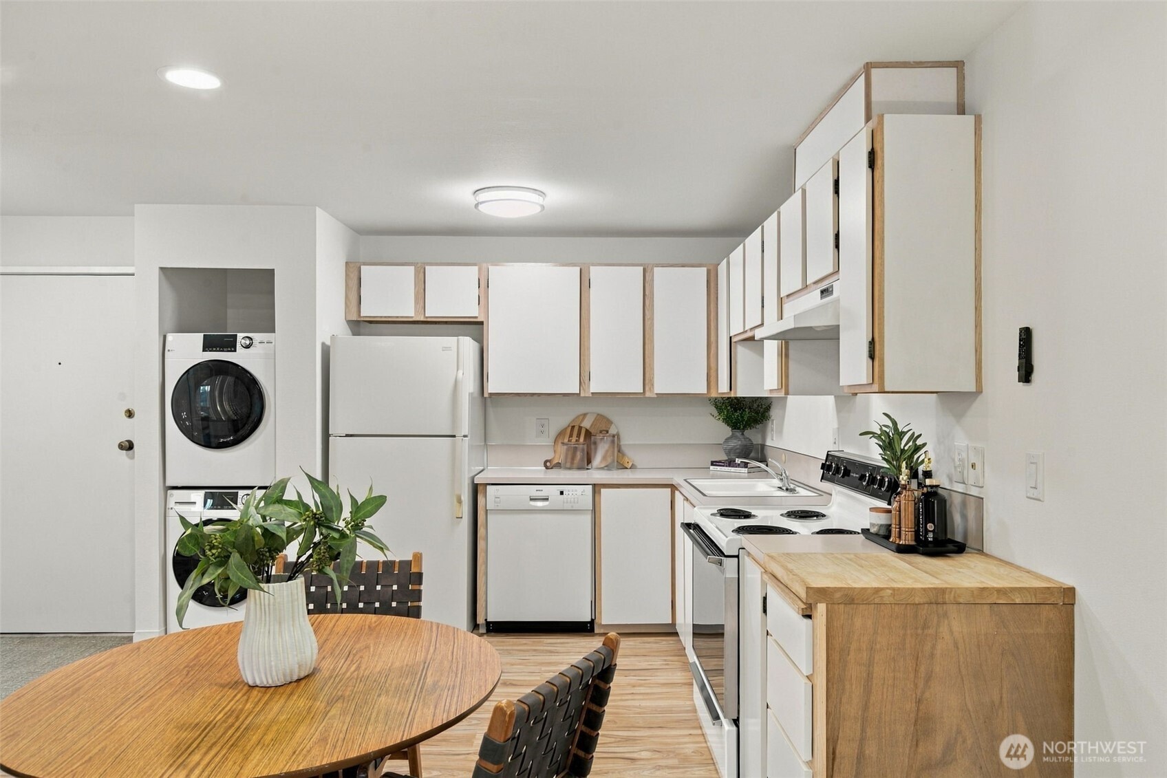 5225 50th Avenue NE Unit: 204