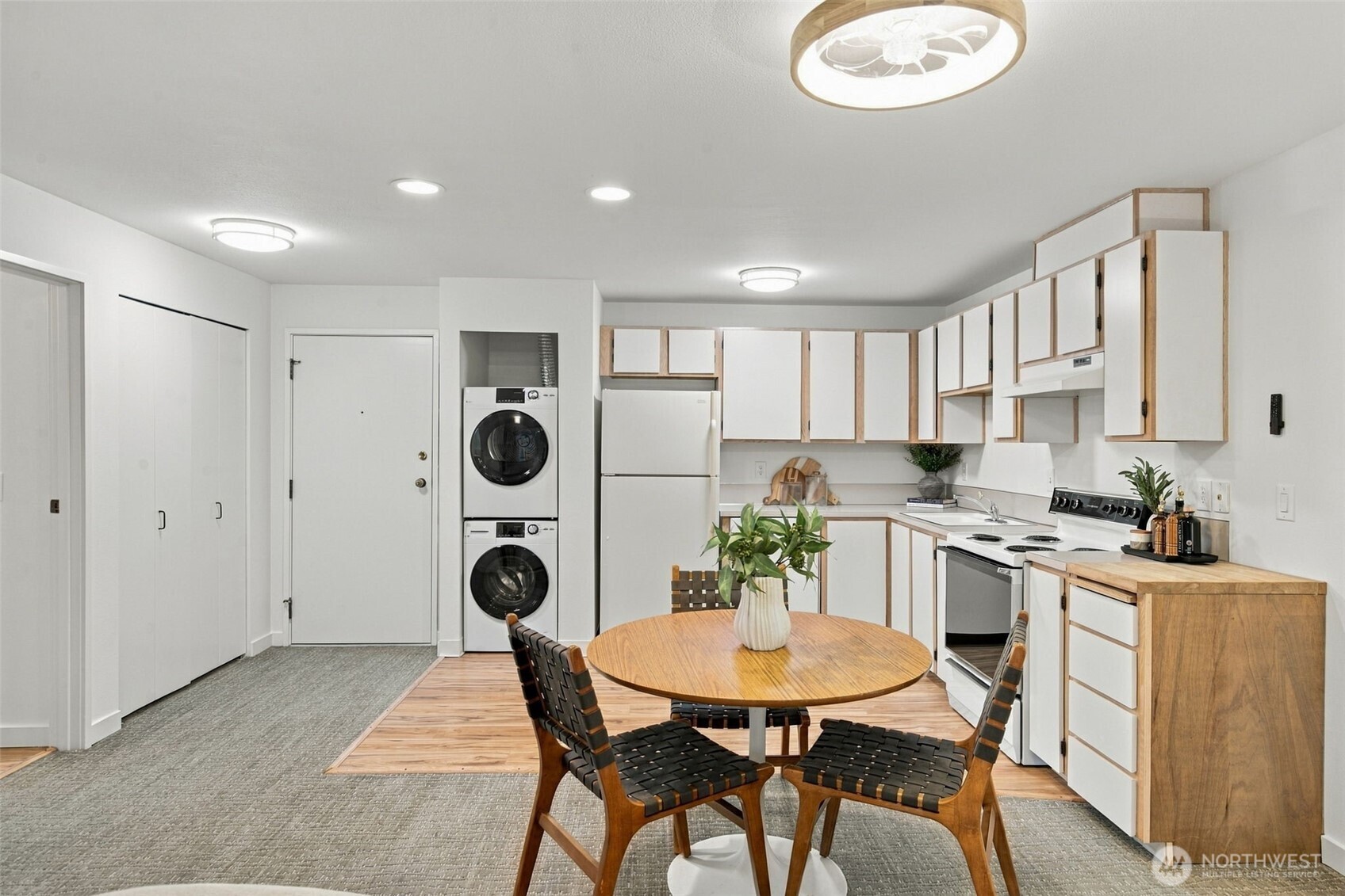 5225 50th Avenue NE Unit: 204