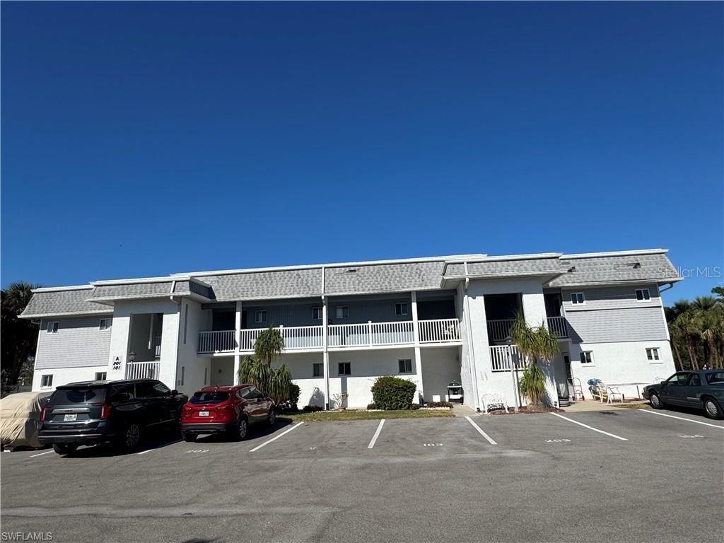 22375 EDGEWATER DR #102