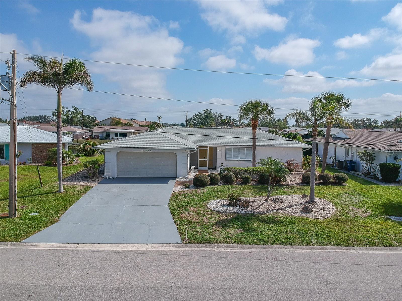 1345 CAMBRIDGE DR