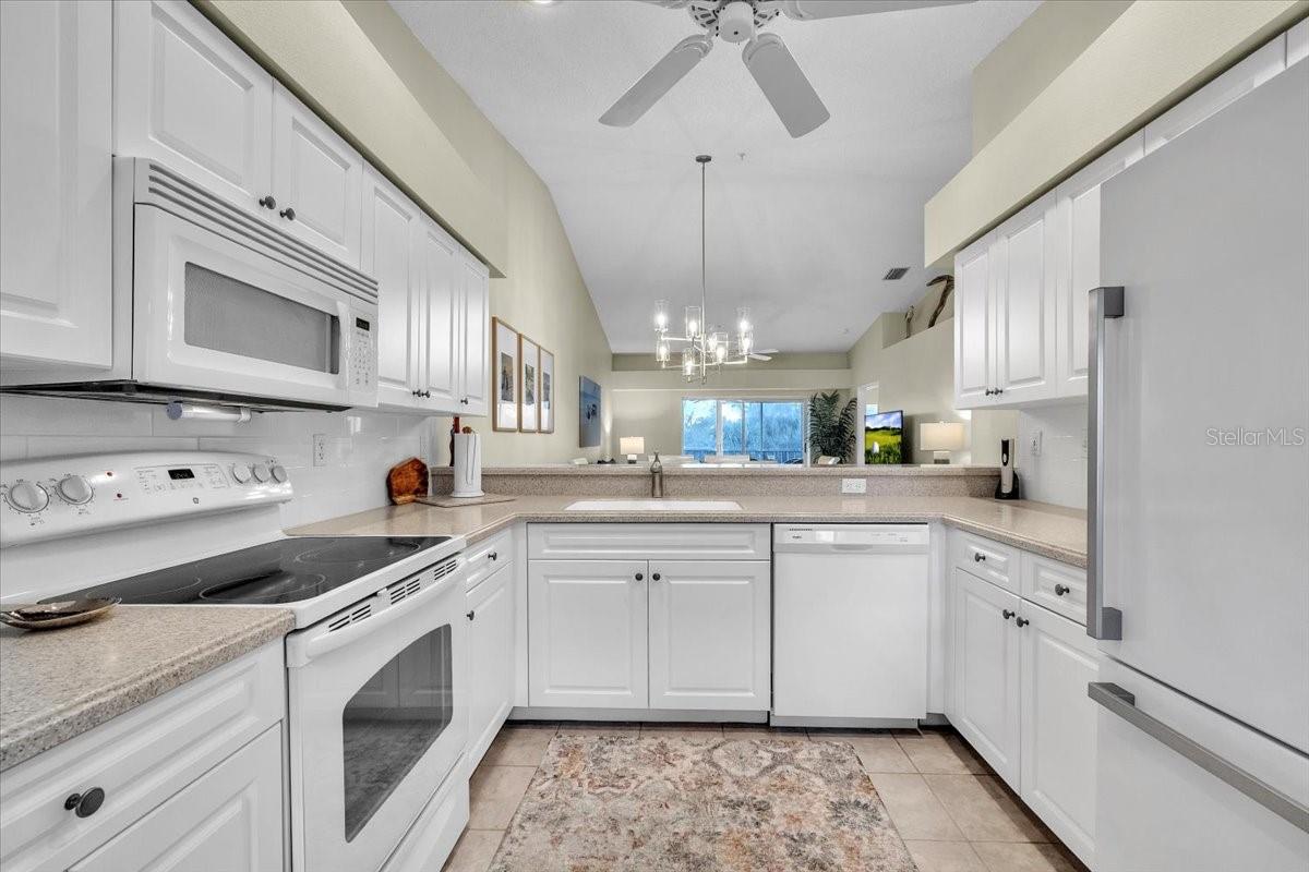 9601 CASTLE POINT DR #825