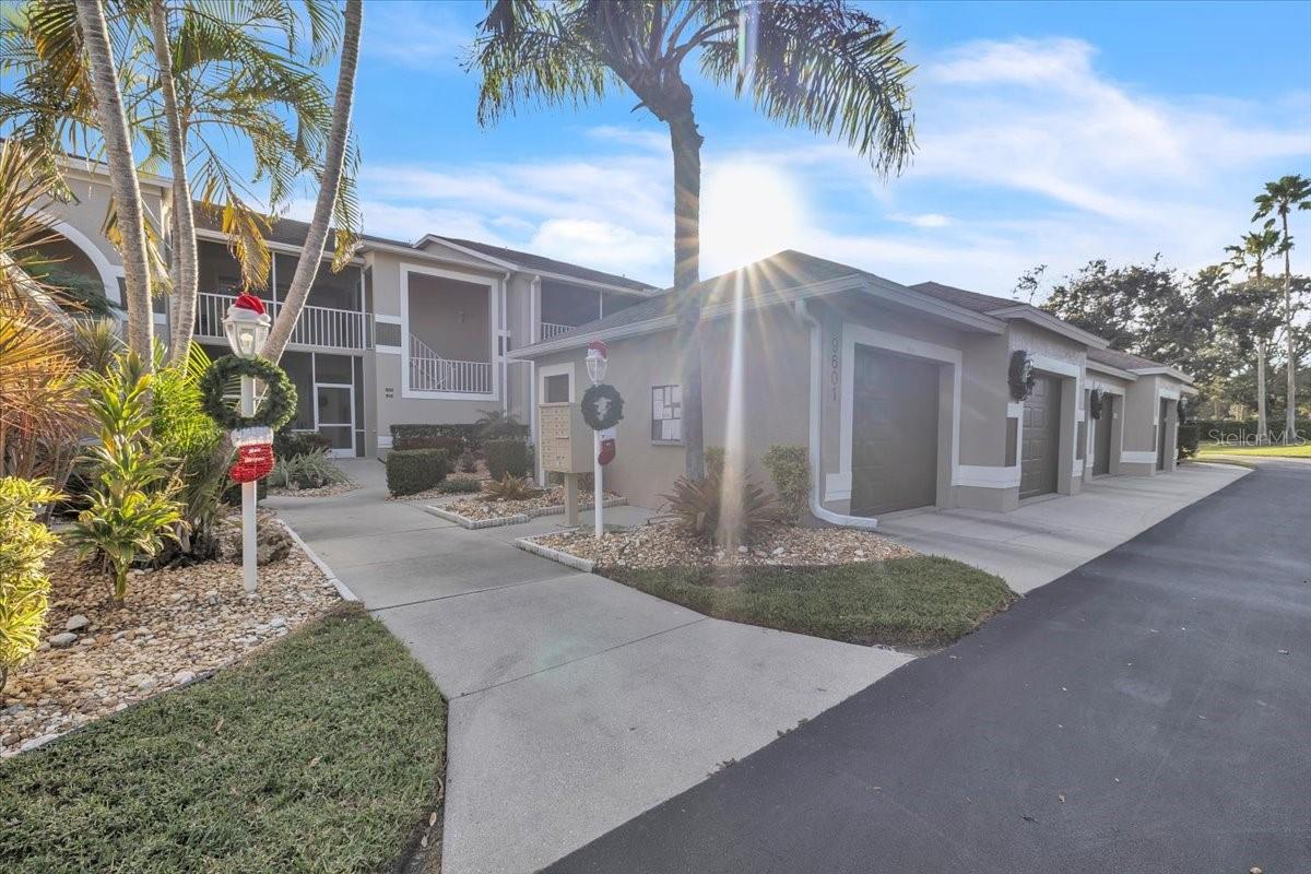 9601 CASTLE POINT DR #825