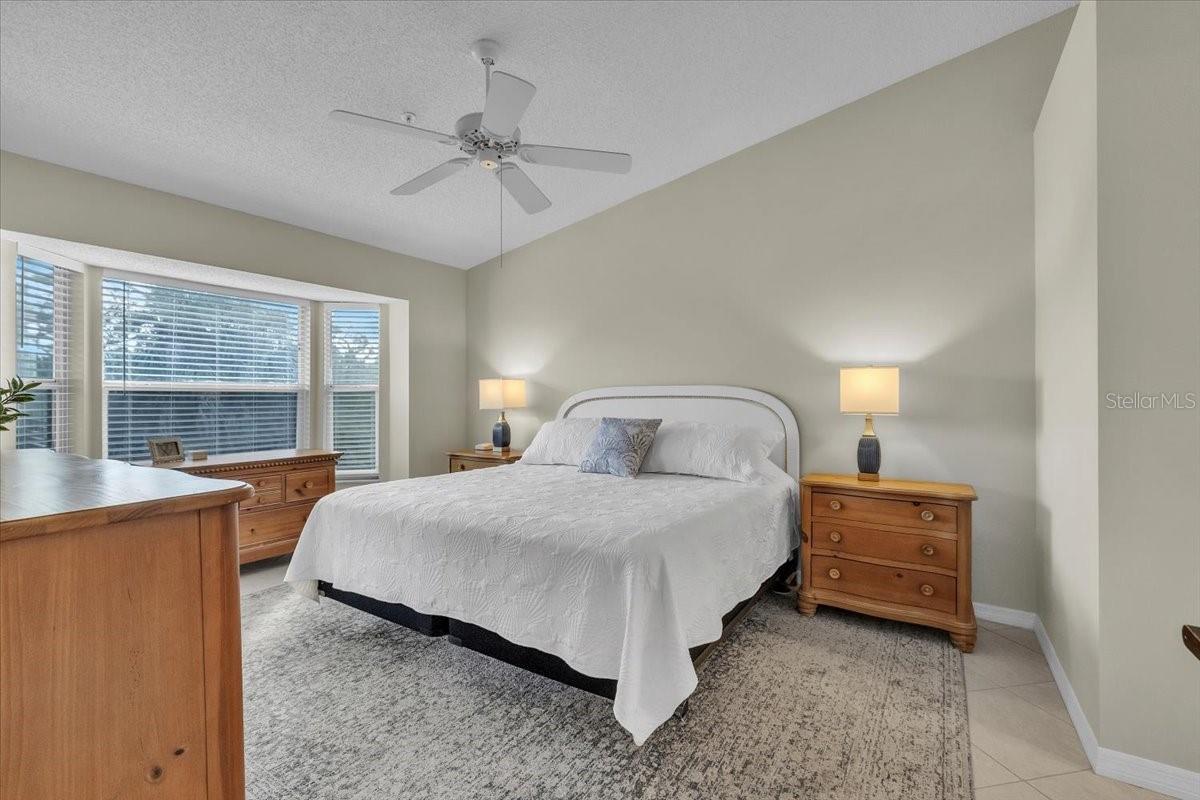 9601 CASTLE POINT DR #825