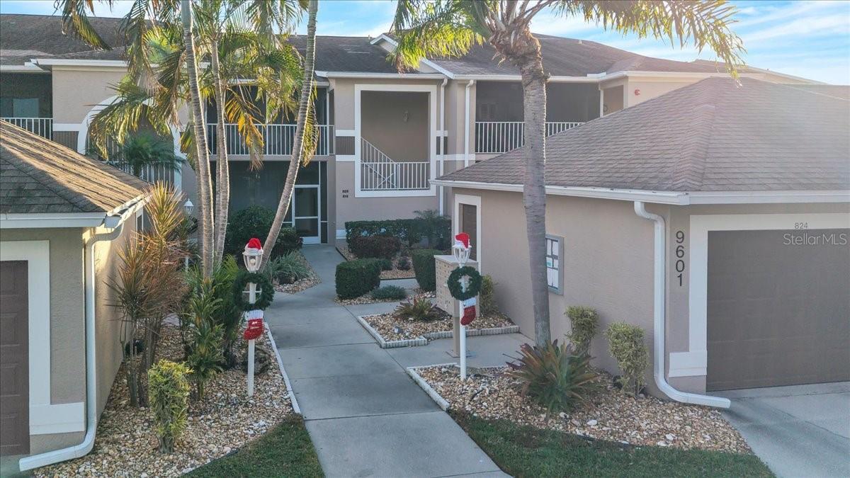9601 CASTLE POINT DR #825