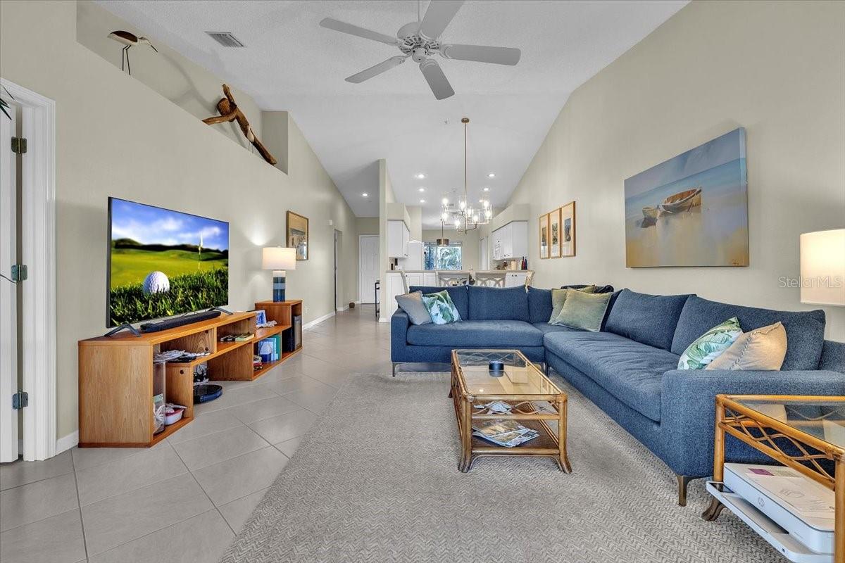 9601 CASTLE POINT DR #825