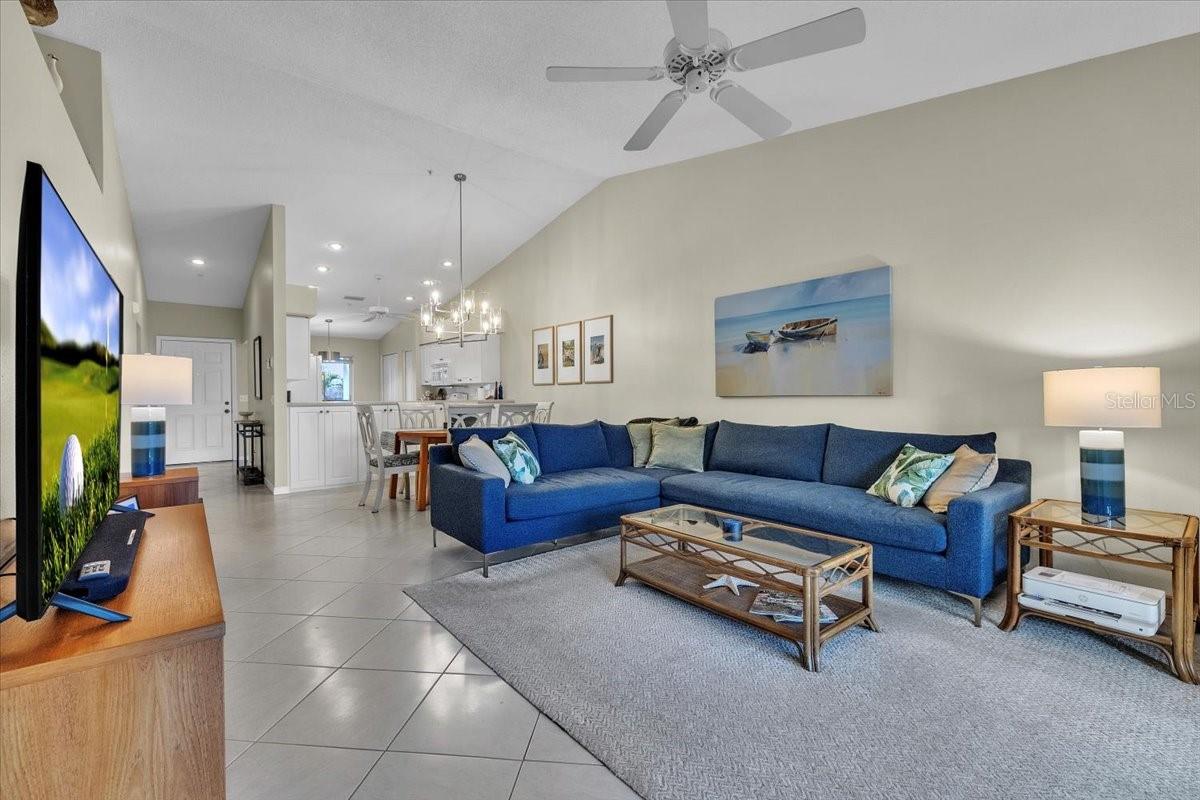 9601 CASTLE POINT DR #825