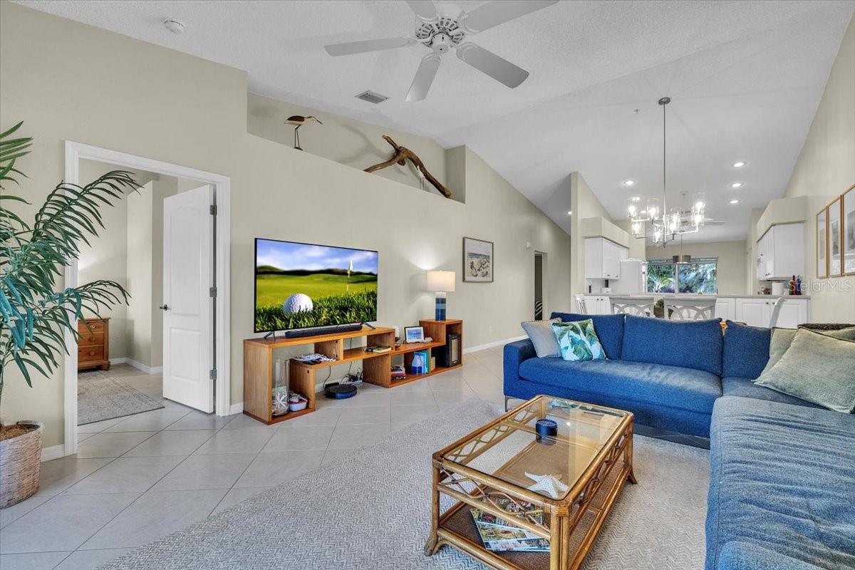 9601 CASTLE POINT DR #825
