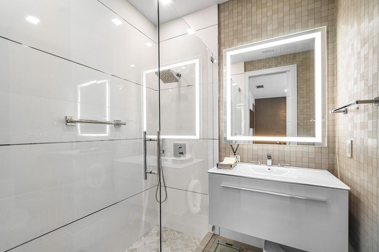 3506 NW Clubside Circle