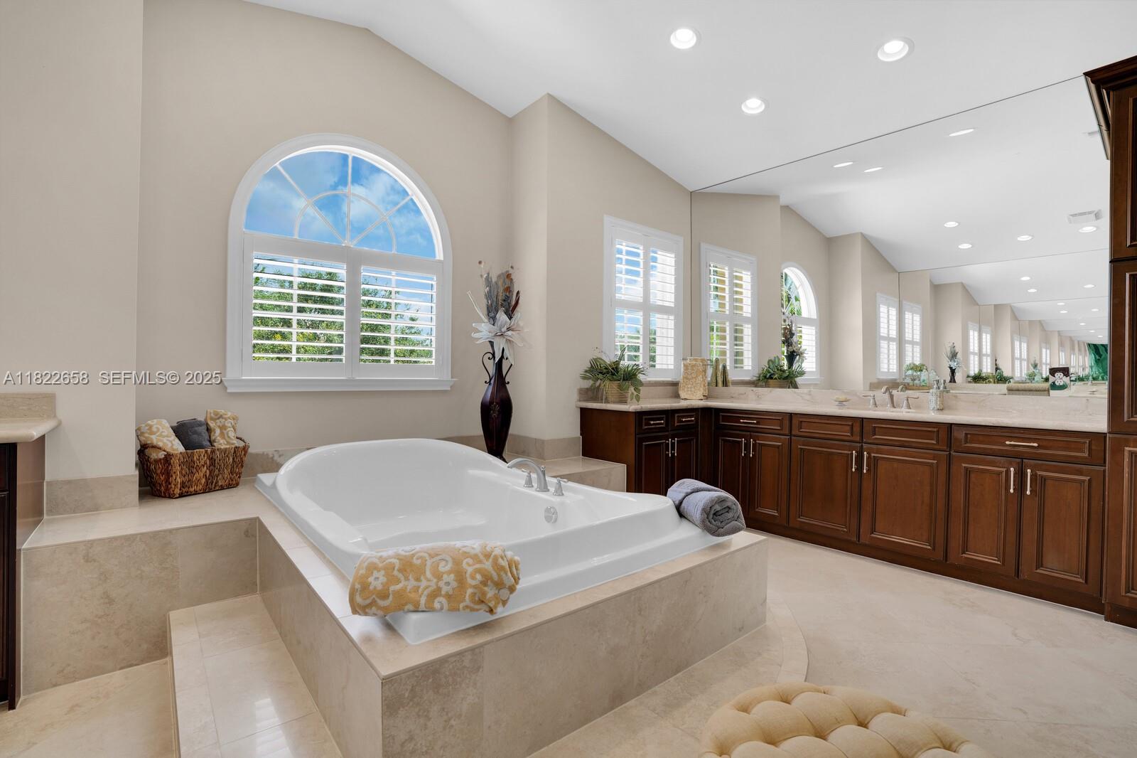 11844 Foxbriar Lake Trail