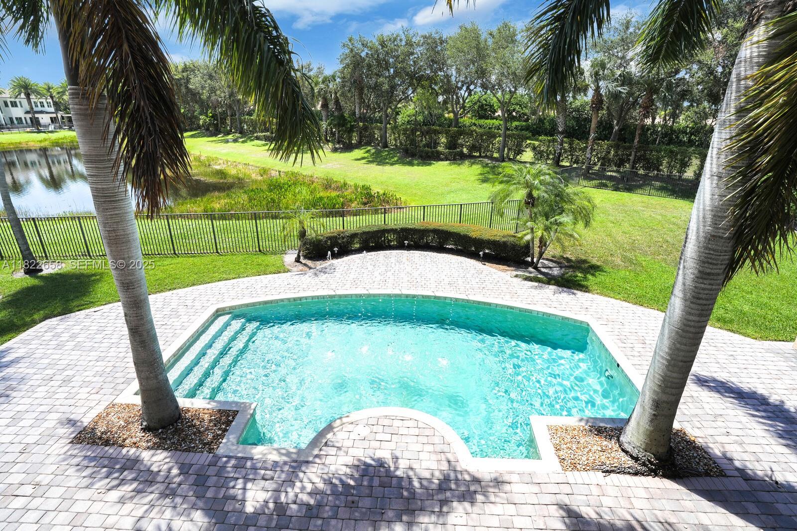 11844 Foxbriar Lake Trail