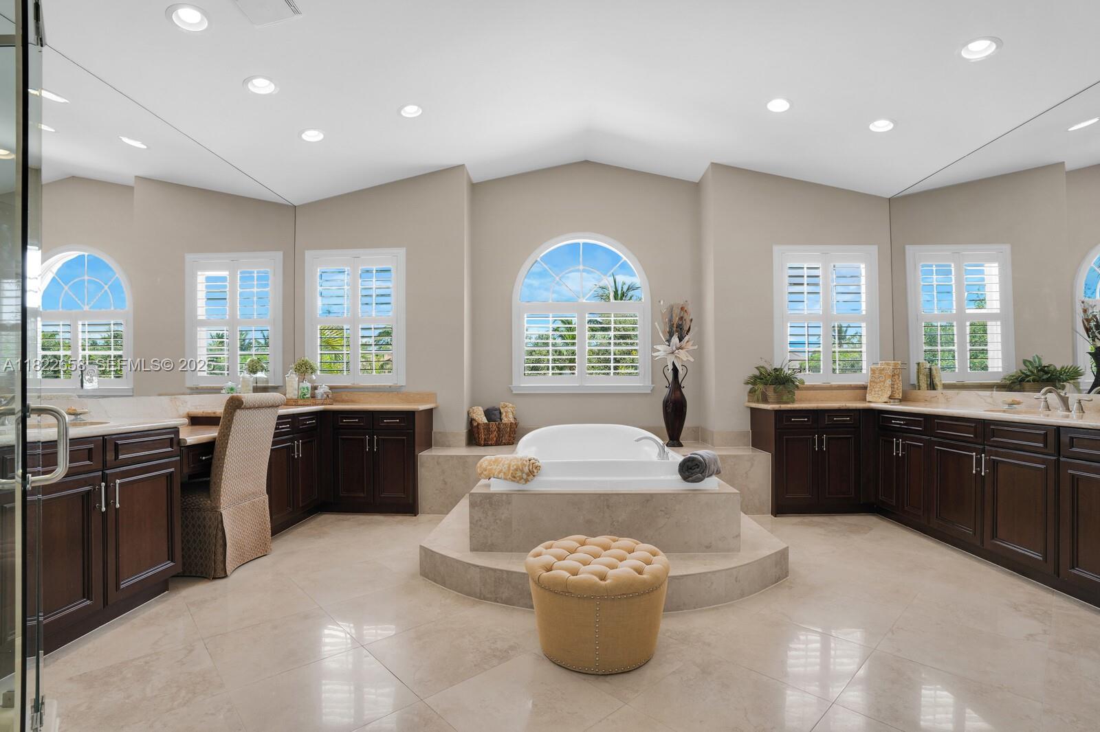 11844 Foxbriar Lake Trail