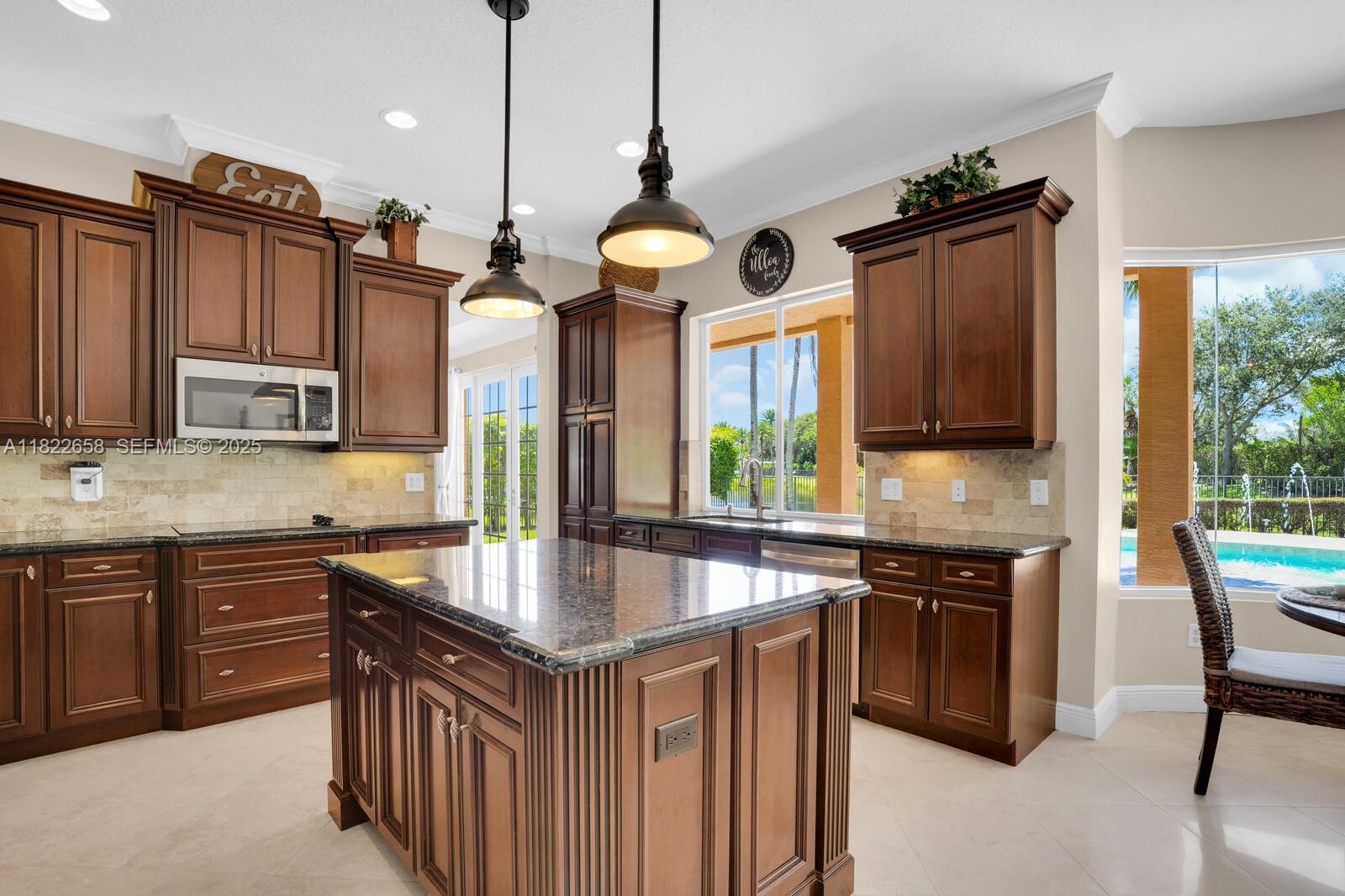 11844 Foxbriar Lake Trail