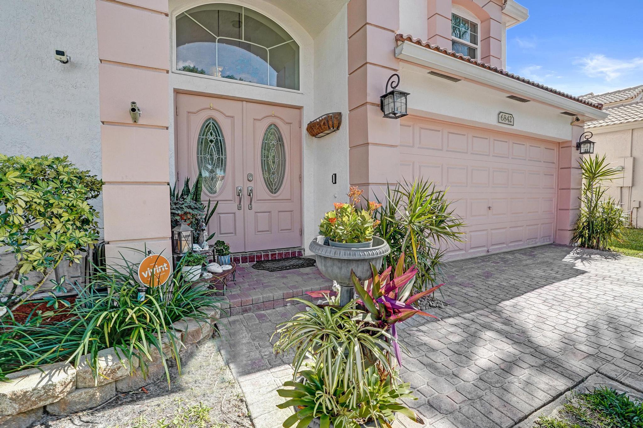 6842 Dogwood Lane