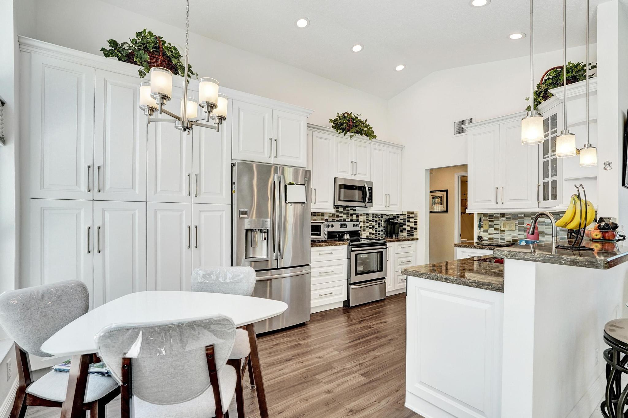 6842 Dogwood Lane