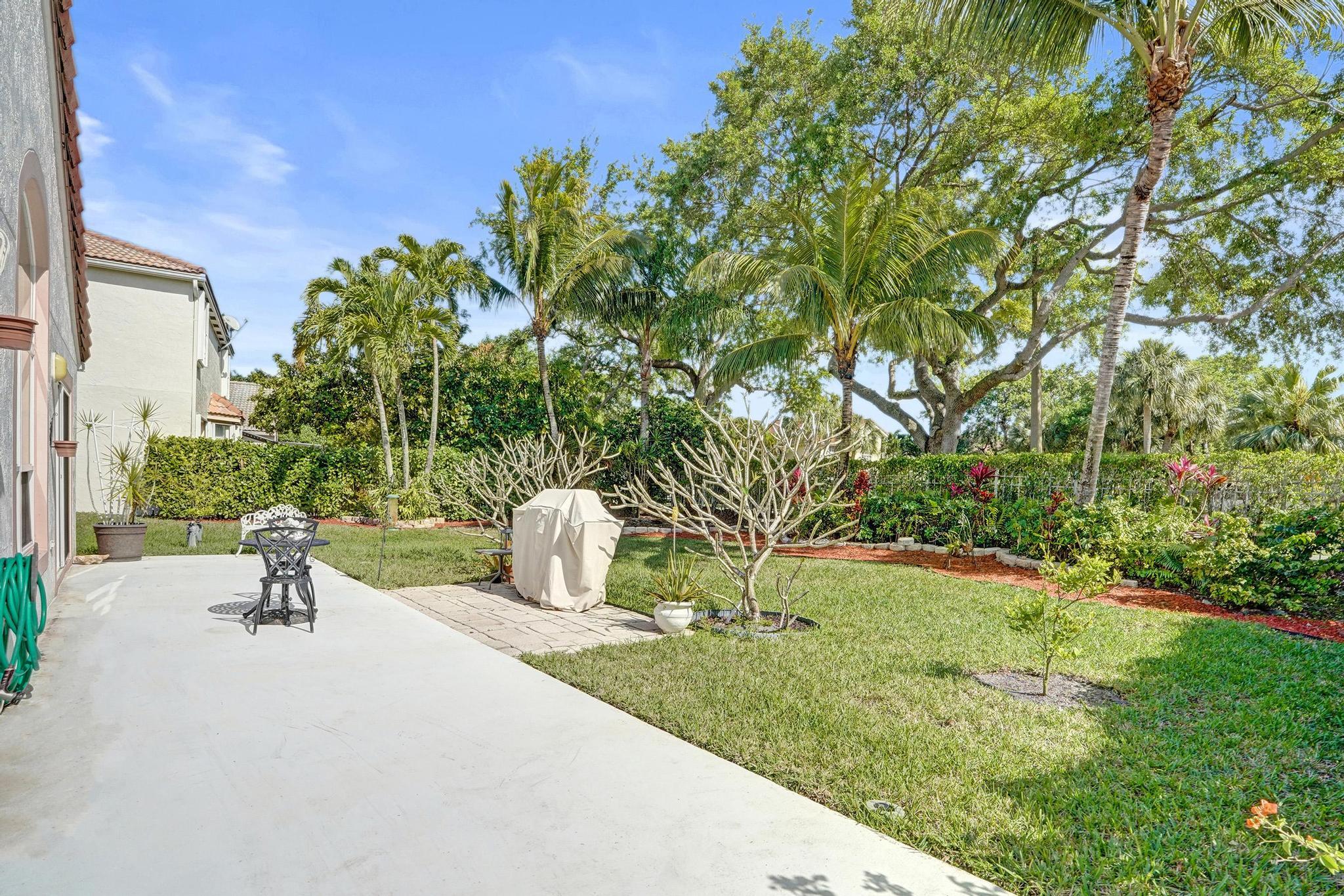 6842 Dogwood Lane