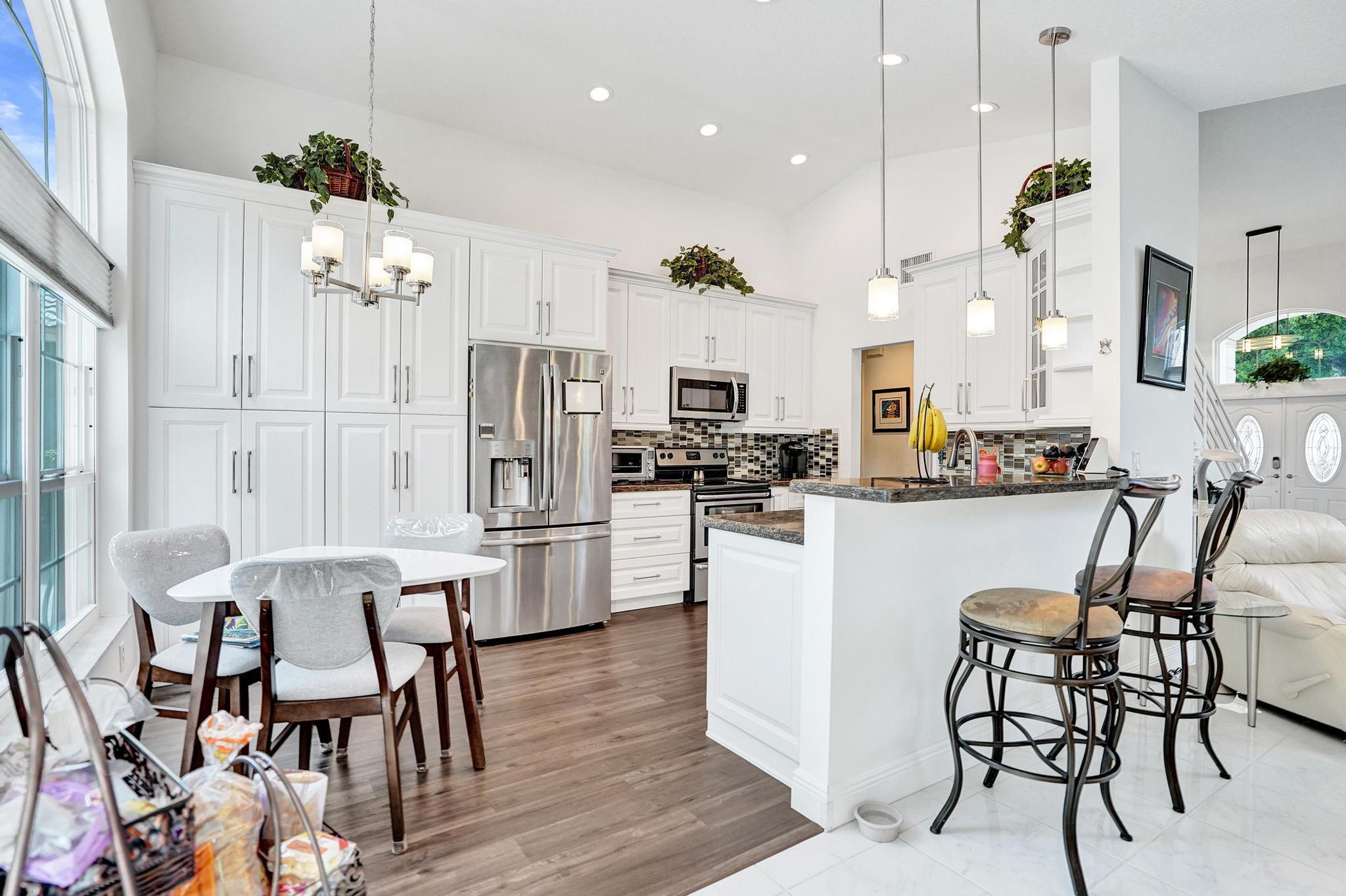 6842 Dogwood Lane
