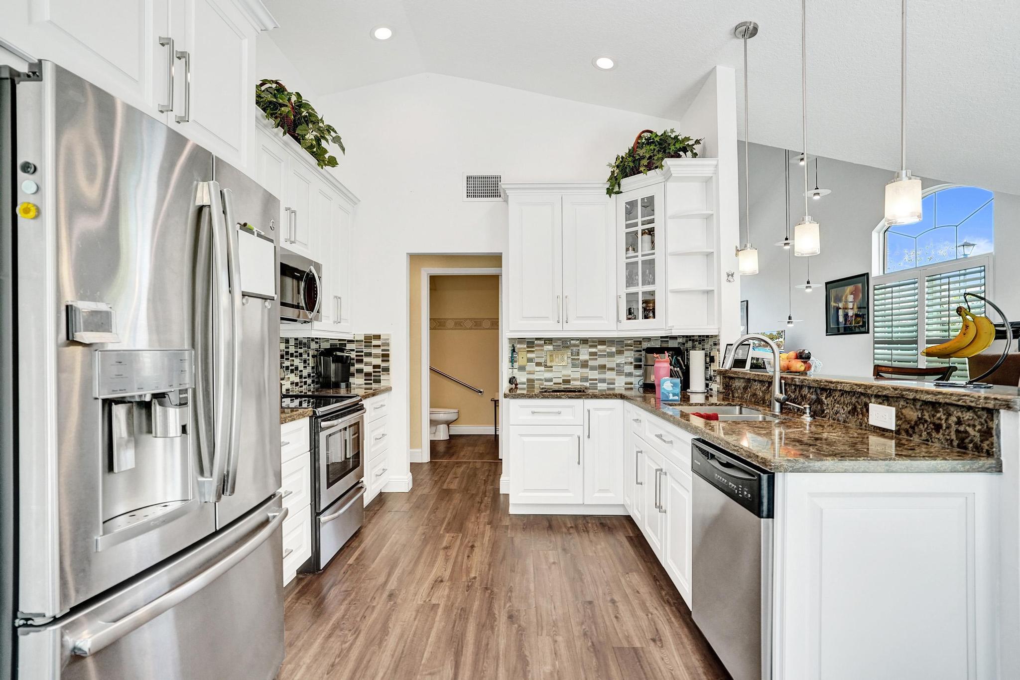 6842 Dogwood Lane
