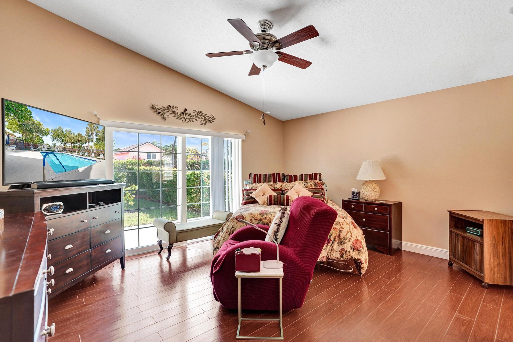 6842 Dogwood Lane