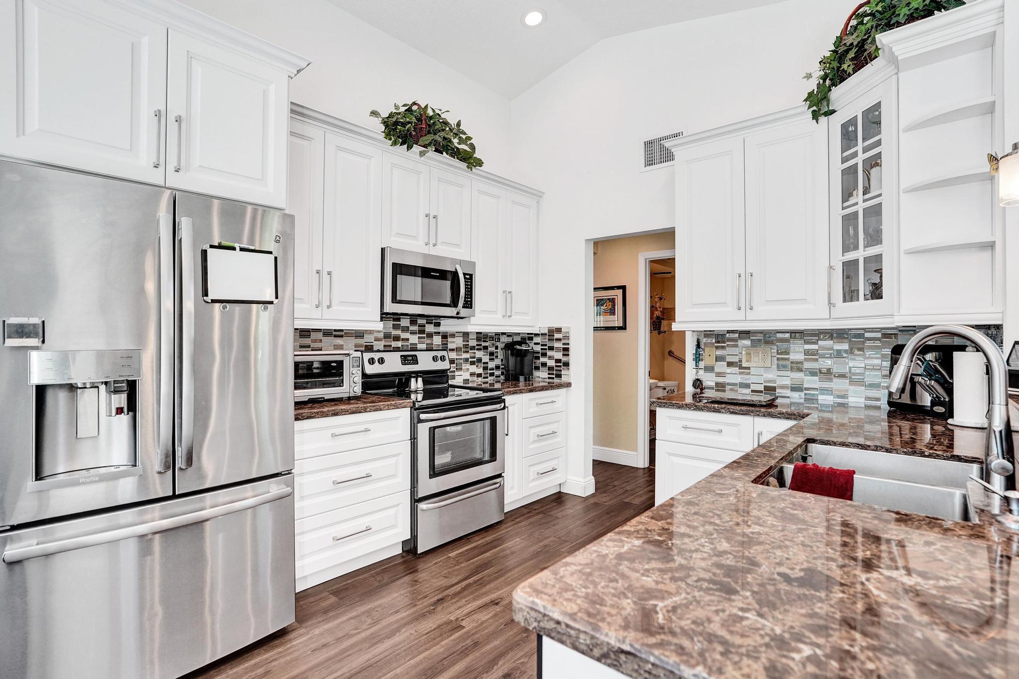 6842 Dogwood Lane