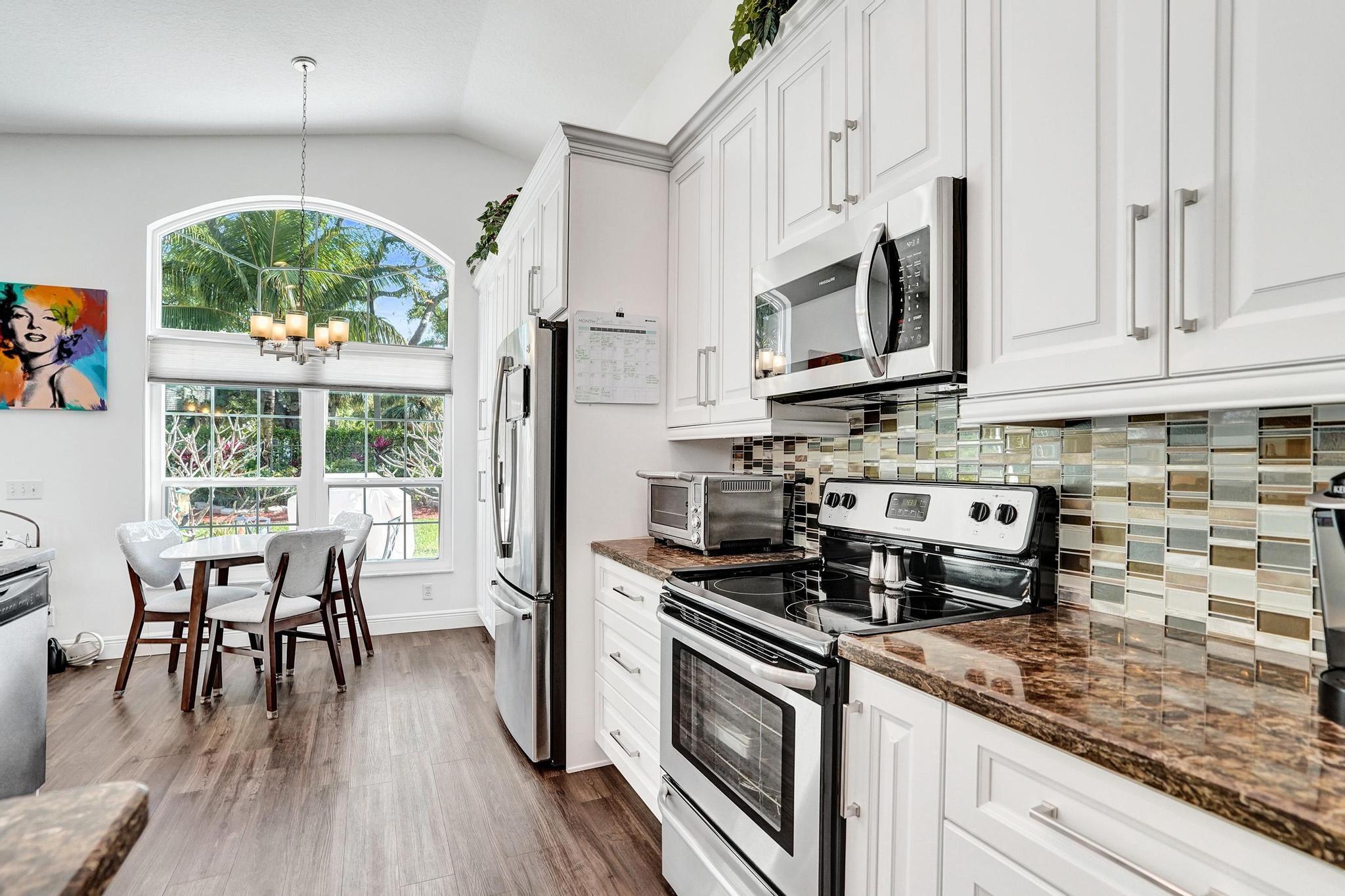 6842 Dogwood Lane