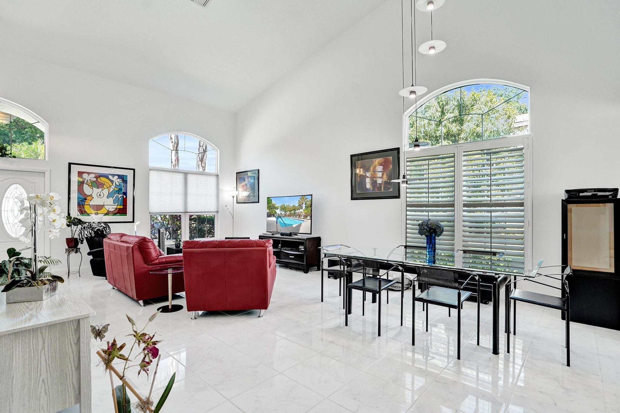 6842 Dogwood Lane