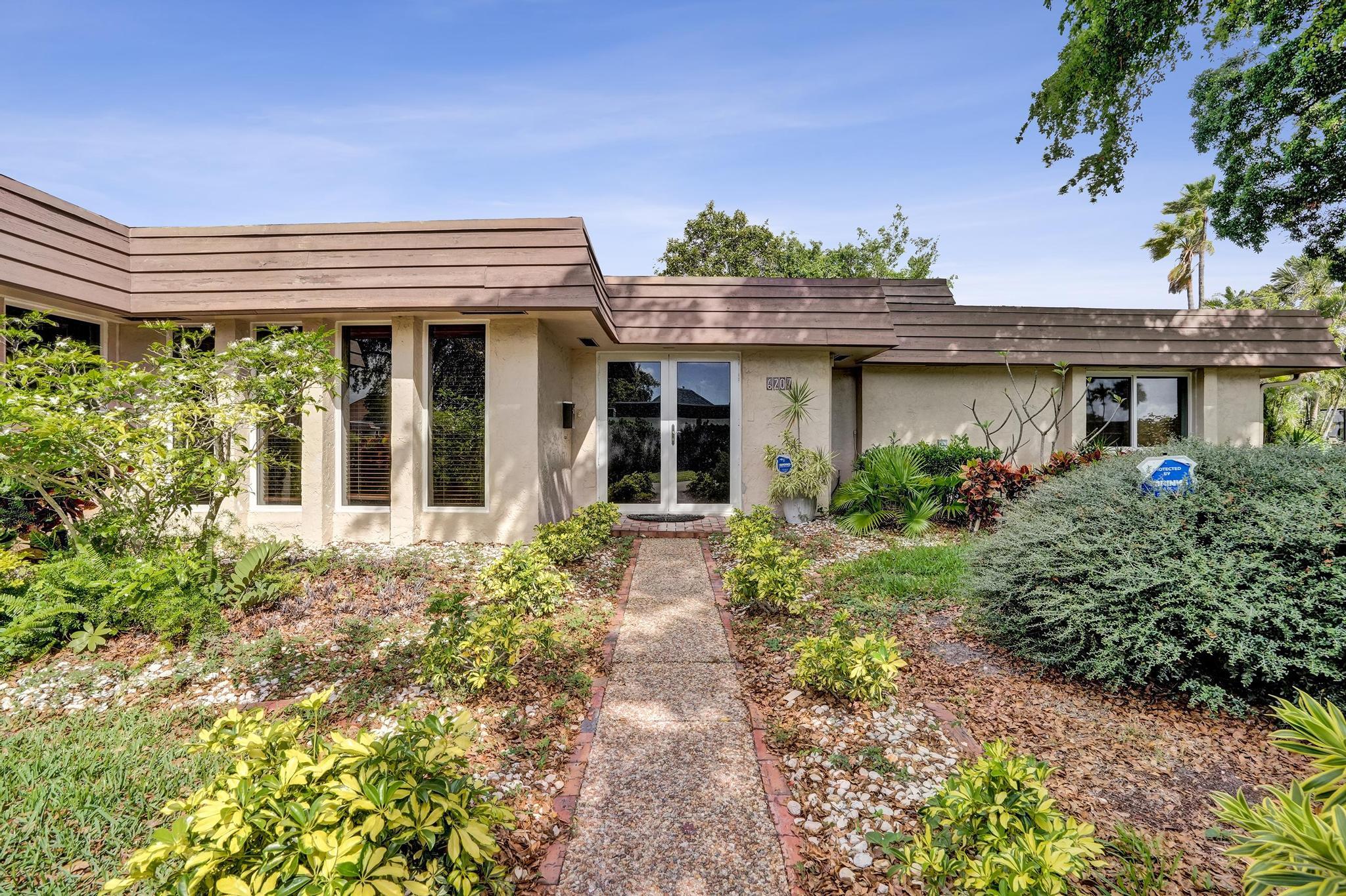 6207 Jacaranda Circle