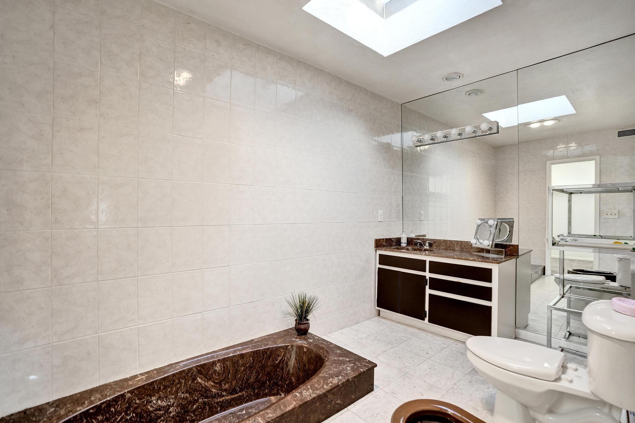 6207 Jacaranda Circle