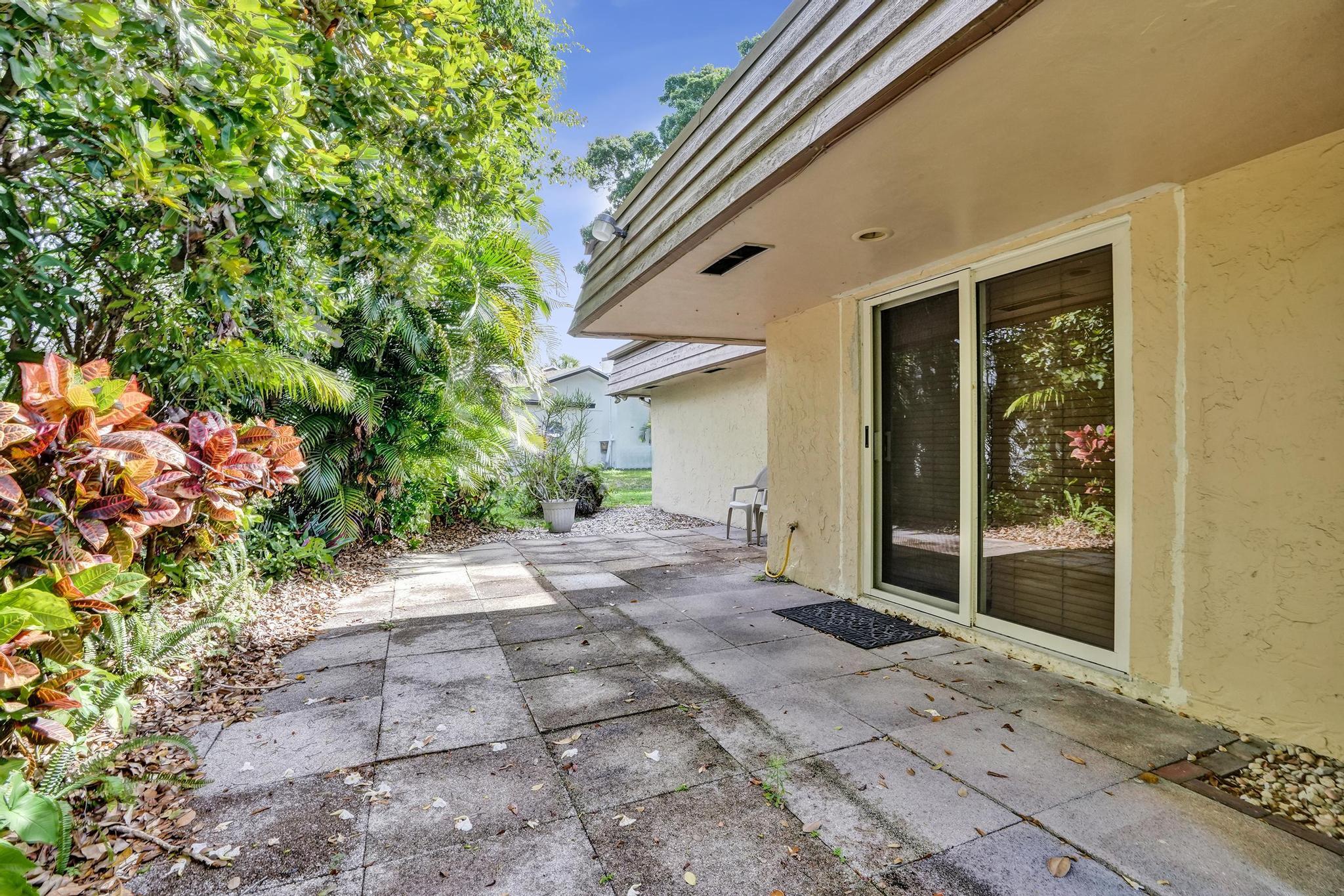 6207 Jacaranda Circle