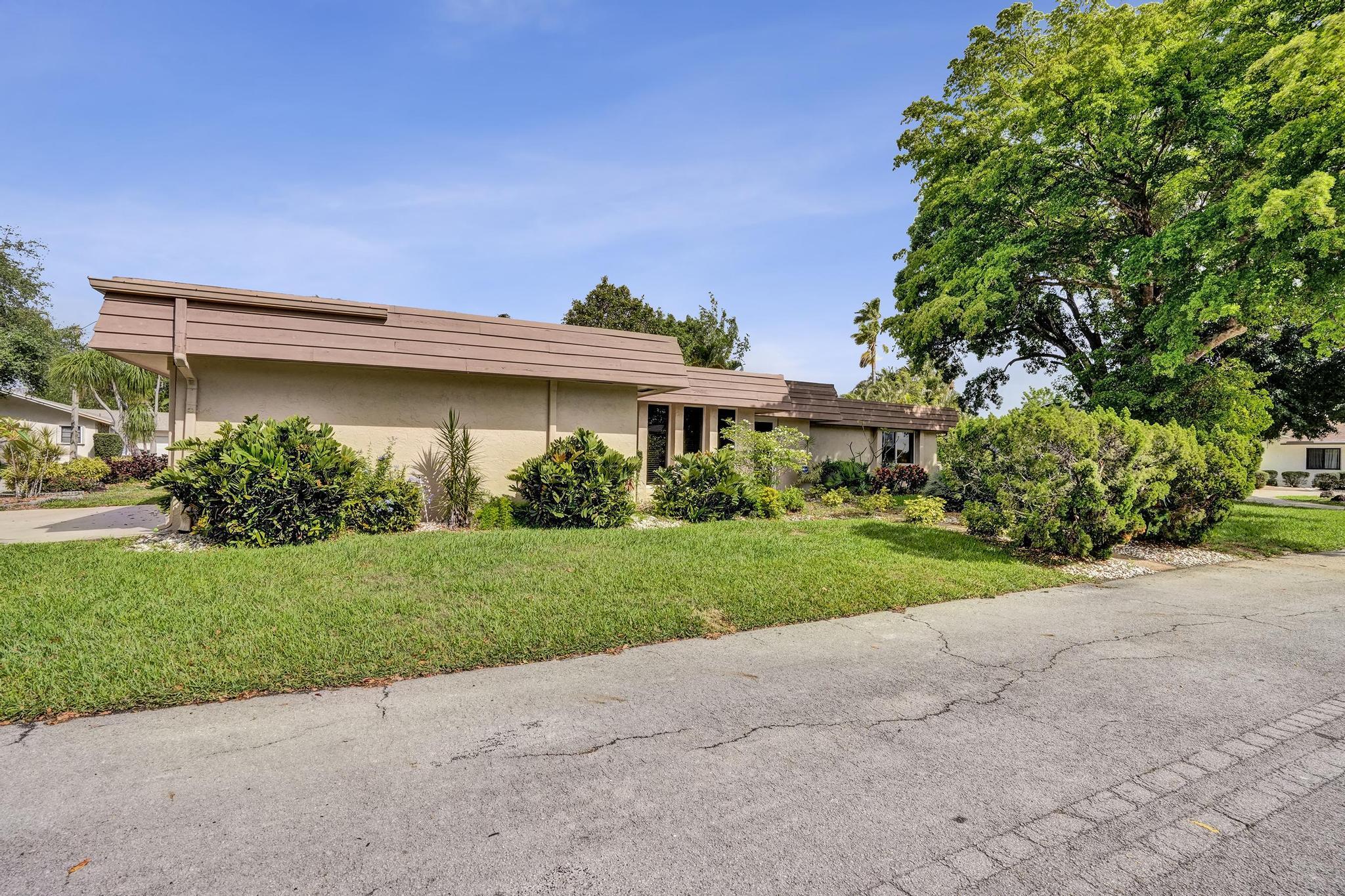 6207 Jacaranda Circle