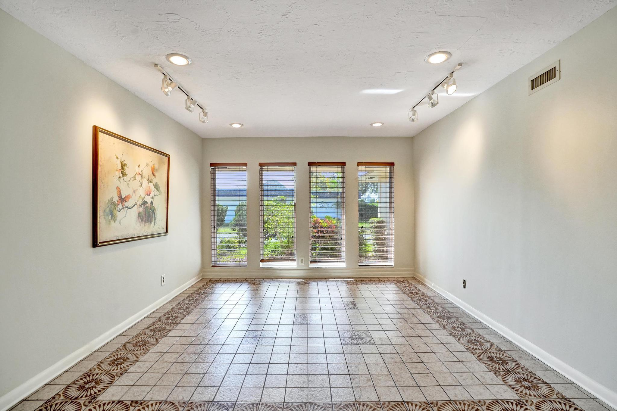 6207 Jacaranda Circle