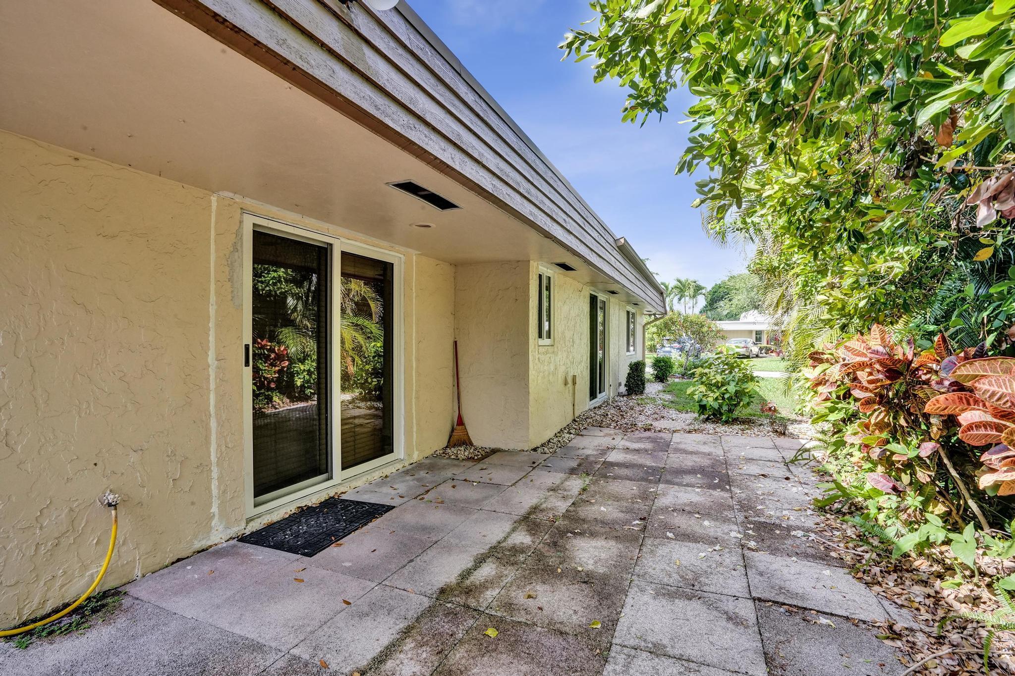 6207 Jacaranda Circle