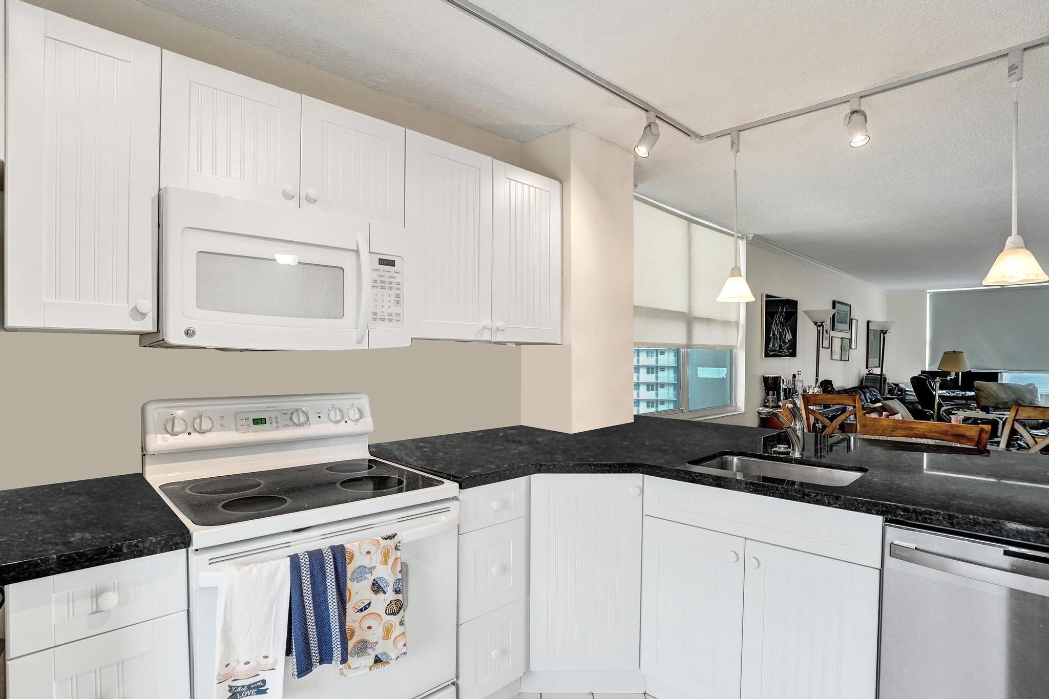 201 N Ocean Boulevard 1112
