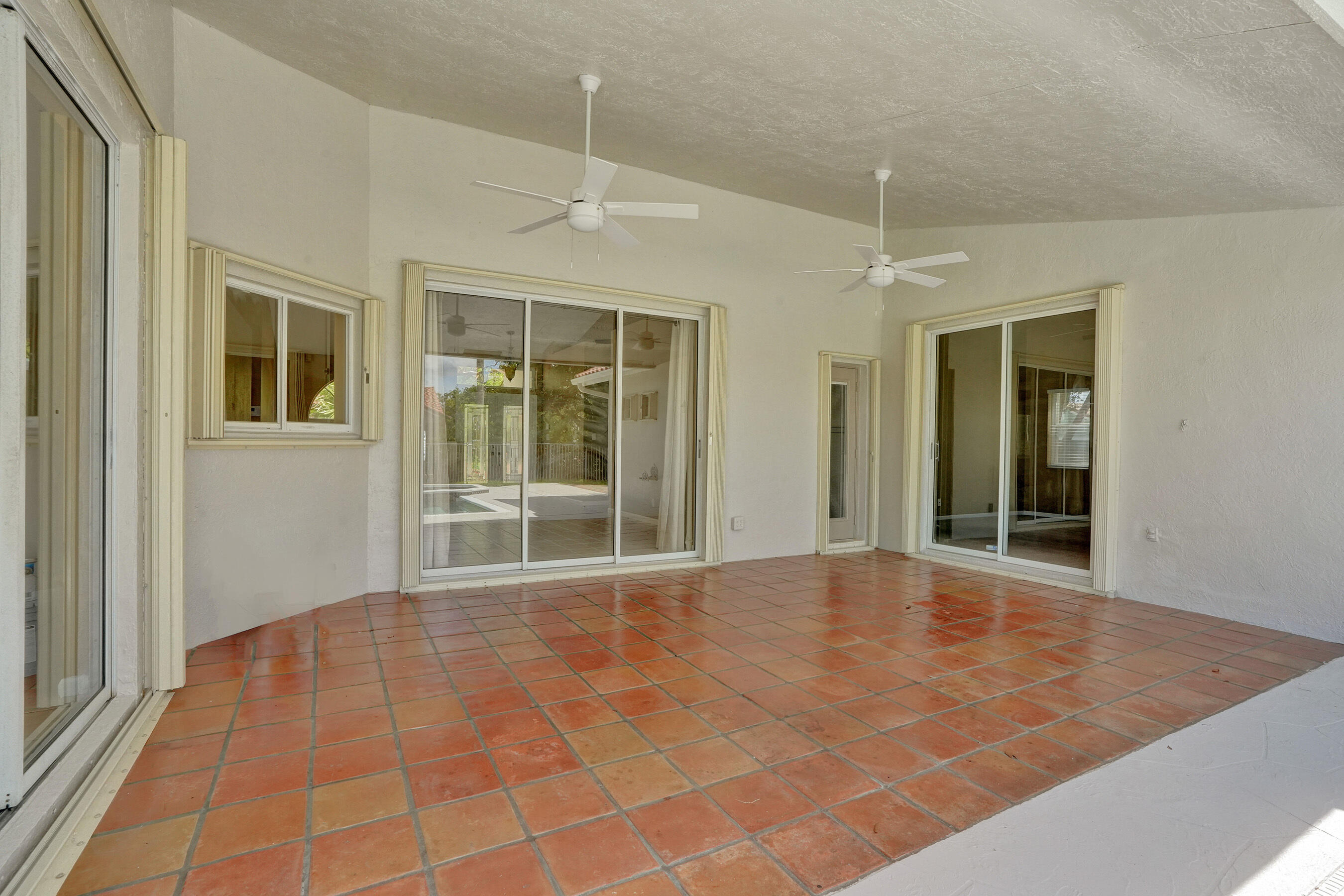 10304 NW 50th Court